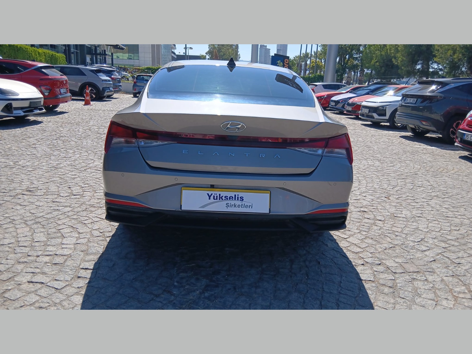 2021 Benzin Otomatik Hyundai Elantra Füme Yükseliş Nakil Araçları Turizm Ticaret ve Sanayi Anonim Şirketi