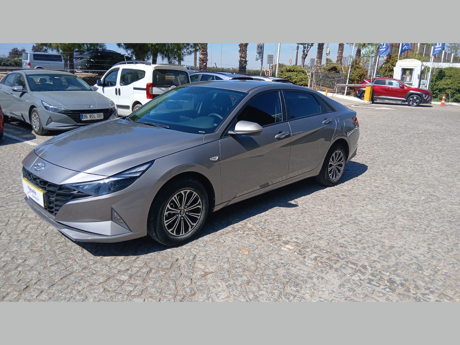 2021 Benzin Otomatik Hyundai Elantra Füme Yükseliş Nakil Araçları Turizm Ticaret ve Sanayi Anonim Şirketi