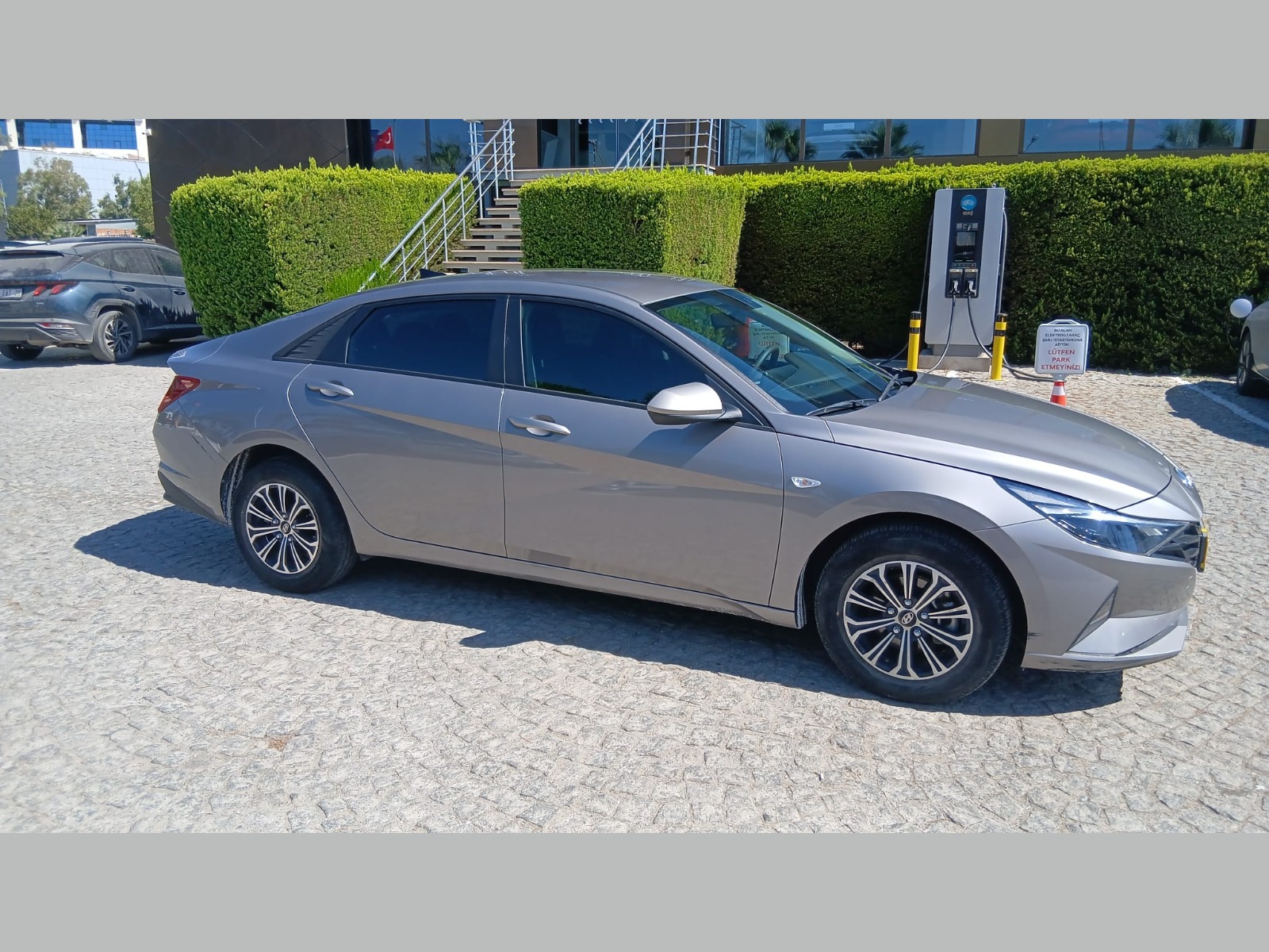 2021 Benzin Otomatik Hyundai Elantra Füme Yükseliş Nakil Araçları Turizm Ticaret ve Sanayi Anonim Şirketi