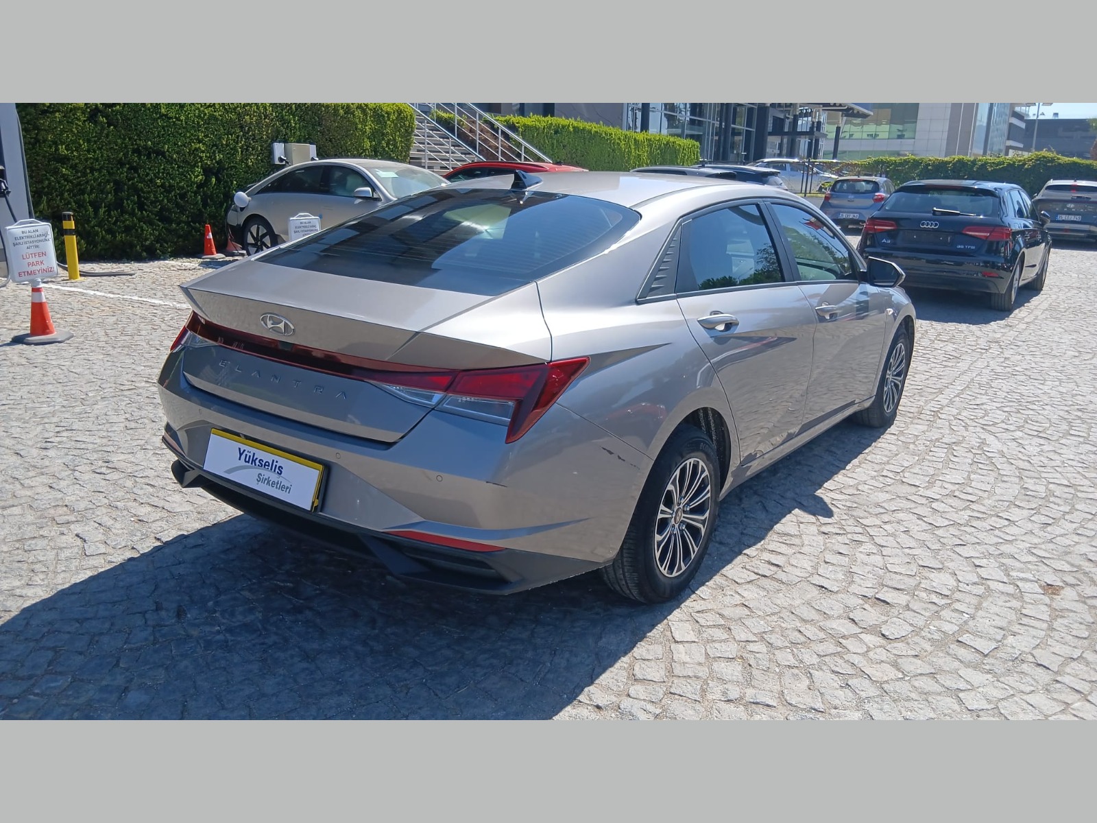 2021 Benzin Otomatik Hyundai Elantra Füme Yükseliş Nakil Araçları Turizm Ticaret ve Sanayi Anonim Şirketi