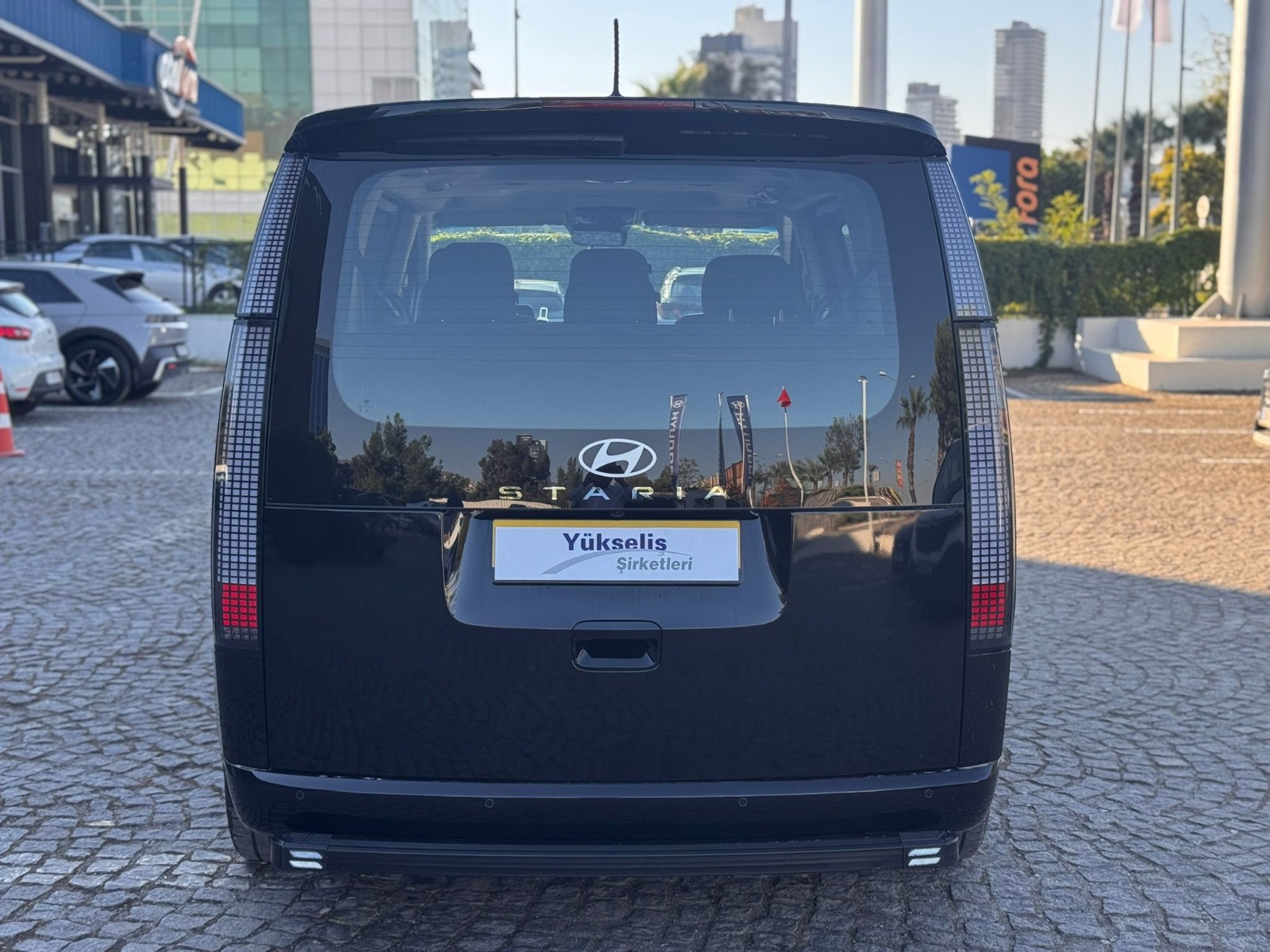 2.El Hyundai Staria Minibüs 1.6 T-GDI HEV Elite Otomatik | Otomatik & Hybrid | Siyah | İzmir.2el 2024 Hybrid Otomatik Hyundai Staria Siyah Yükseliş Nakil Araçları Turizm Ticaret ve Sanayi Anonim Şirketi