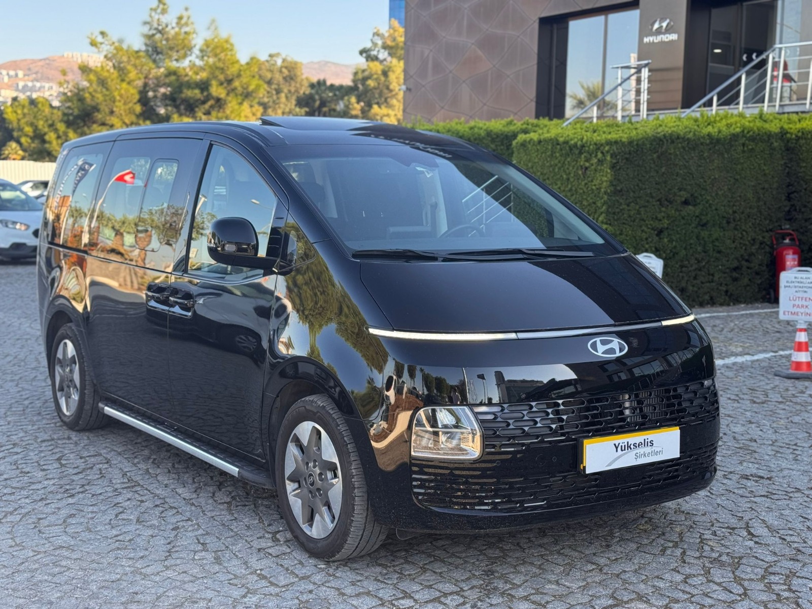2.El Hyundai Staria Minibüs 1.6 T-GDI HEV Elite Otomatik | Otomatik & Hybrid | Siyah | İzmir.2el 2024 Hybrid Otomatik Hyundai Staria Siyah Yükseliş Nakil Araçları Turizm Ticaret ve Sanayi Anonim Şirketi