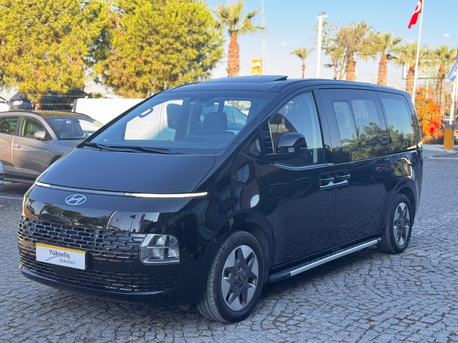 2.El Hyundai Staria Minibüs 1.6 T-GDI HEV Elite Otomatik | Otomatik & Hybrid | Siyah | İzmir.2el 2024 Hybrid Otomatik Hyundai Staria Siyah Yükseliş Nakil Araçları Turizm Ticaret ve Sanayi Anonim Şirketi