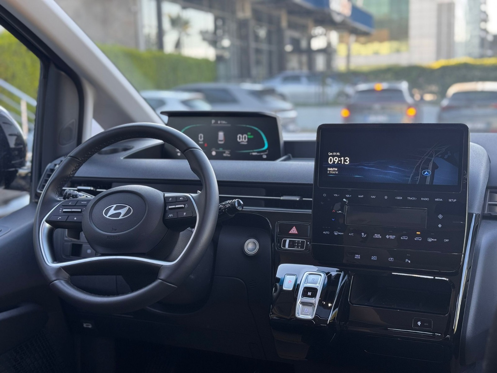 2.El Hyundai Staria Minibüs 1.6 T-GDI HEV Elite Otomatik | Otomatik & Hybrid | Siyah | İzmir.2el 2024 Hybrid Otomatik Hyundai Staria Siyah Yükseliş Nakil Araçları Turizm Ticaret ve Sanayi Anonim Şirketi