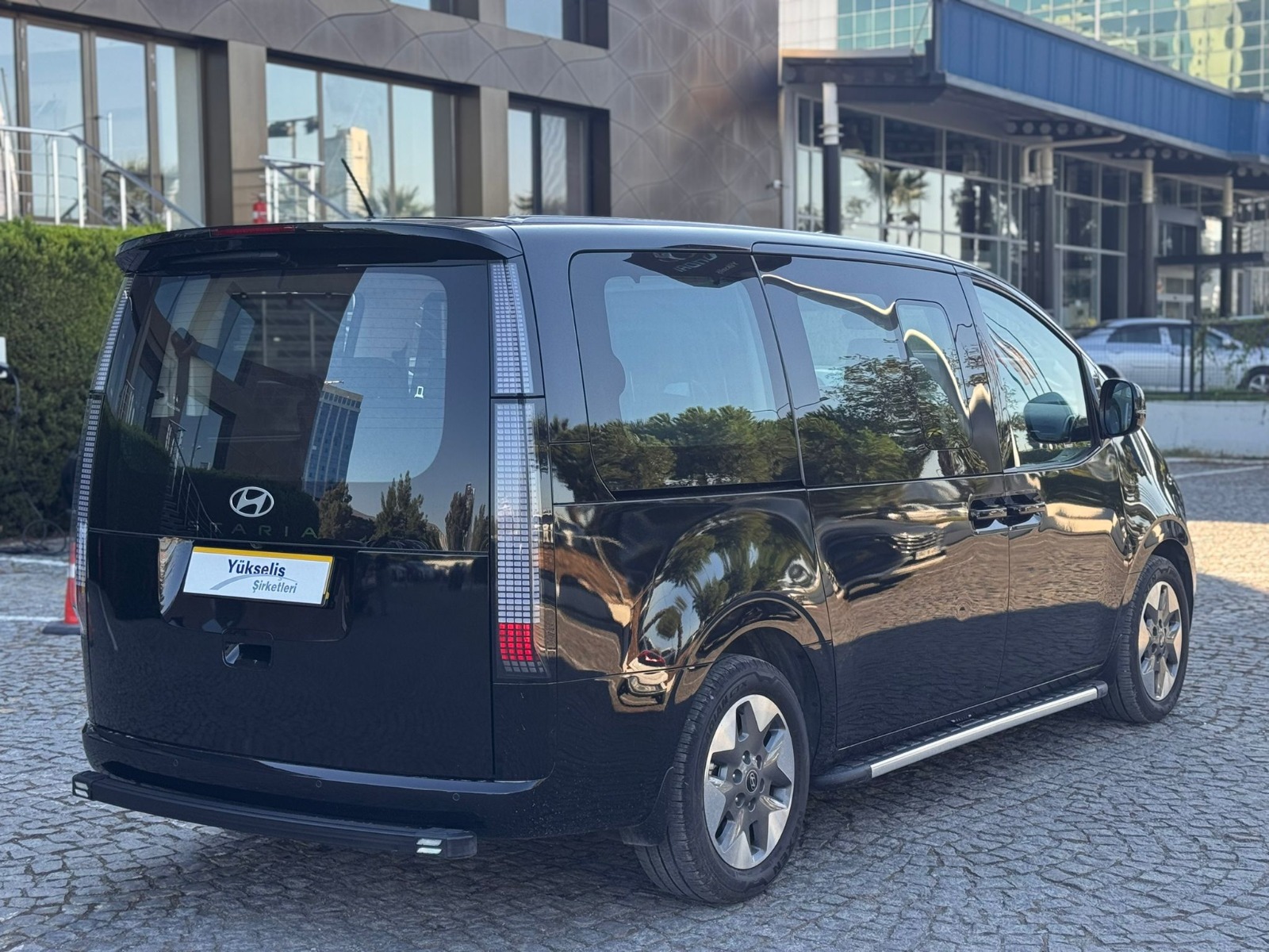 2.El Hyundai Staria Minibüs 1.6 T-GDI HEV Elite Otomatik | Otomatik & Hybrid | Siyah | İzmir.2el 2024 Hybrid Otomatik Hyundai Staria Siyah Yükseliş Nakil Araçları Turizm Ticaret ve Sanayi Anonim Şirketi
