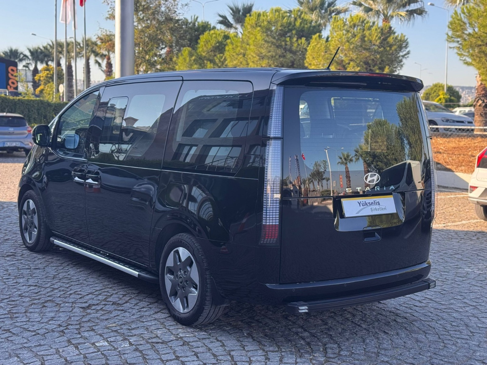 2.El Hyundai Staria Minibüs 1.6 T-GDI HEV Elite Otomatik | Otomatik & Hybrid | Siyah | İzmir.2el 2024 Hybrid Otomatik Hyundai Staria Siyah Yükseliş Nakil Araçları Turizm Ticaret ve Sanayi Anonim Şirketi