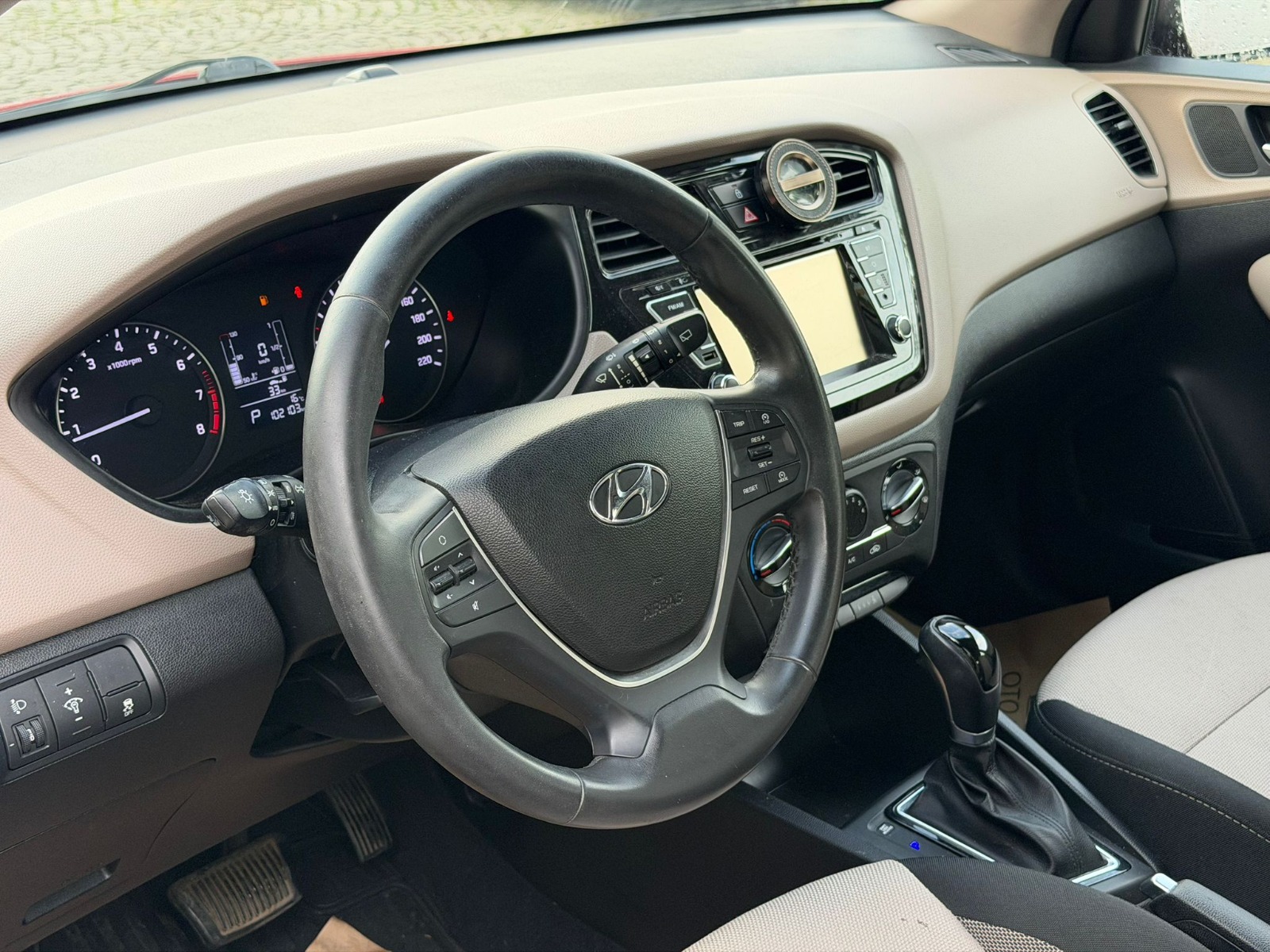 2.El Hyundai i20 Hatchback 1.4 MPI Elite Otomatik | Otomatik & Benzin | Kırmızı | İzmir.2el 2016 Benzin Otomatik Hyundai i20 Kırmızı Yükseliş Nakil Araçları Turizm Ticaret ve Sanayi Anonim Şirketi