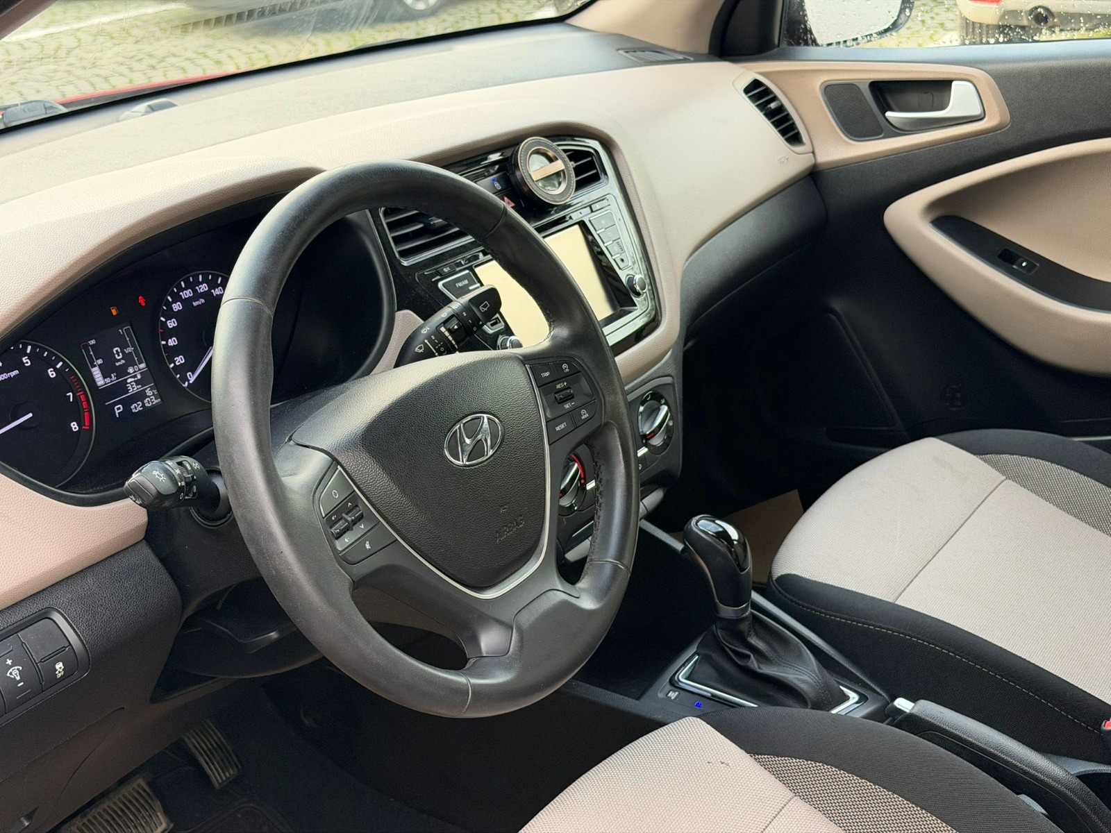 2.El Hyundai i20 Hatchback 1.4 MPI Elite Otomatik | Otomatik & Benzin | Kırmızı | İzmir.2el 2016 Benzin Otomatik Hyundai i20 Kırmızı Yükseliş Nakil Araçları Turizm Ticaret ve Sanayi Anonim Şirketi