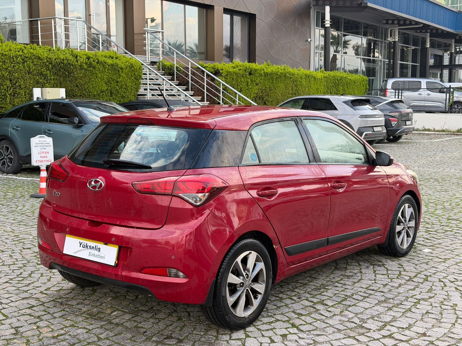 2.El Hyundai i20 Hatchback 1.4 MPI Elite Otomatik | Otomatik & Benzin | Kırmızı | İzmir.2el 2016 Benzin Otomatik Hyundai i20 Kırmızı Yükseliş Nakil Araçları Turizm Ticaret ve Sanayi Anonim Şirketi