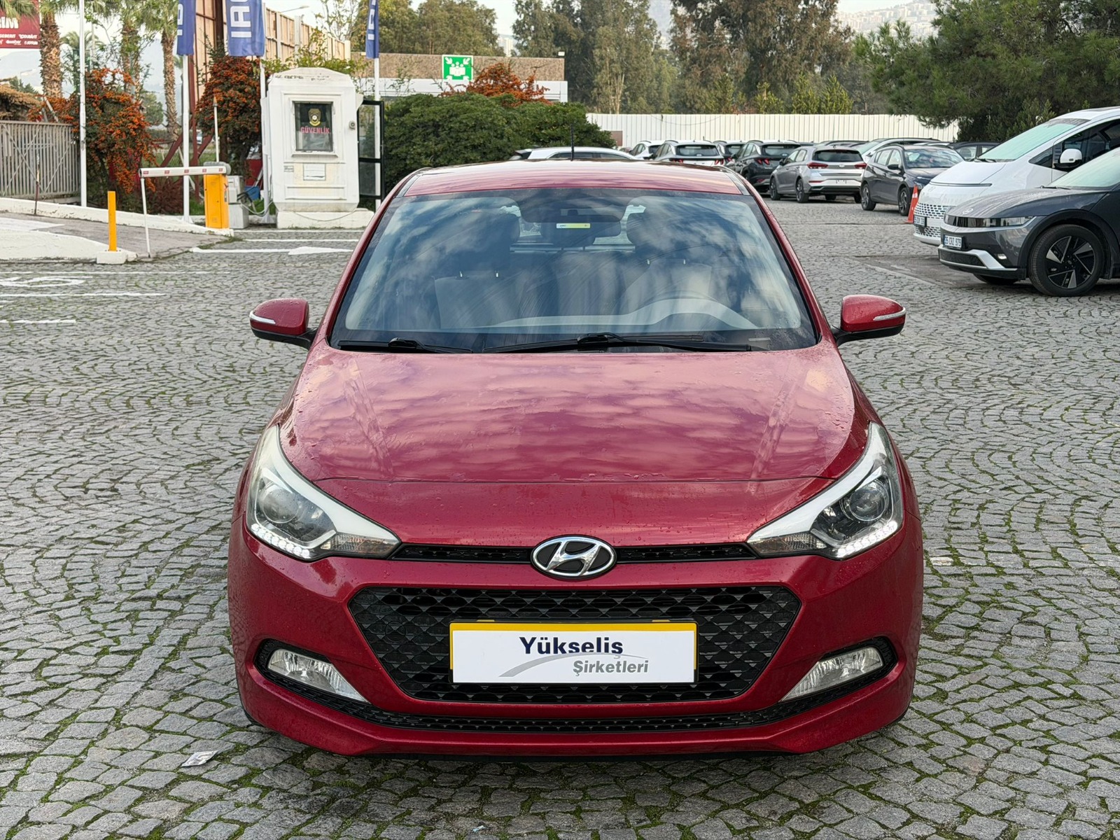 2.El Hyundai i20 Hatchback 1.4 MPI Elite Otomatik | Otomatik & Benzin | Kırmızı | İzmir.2el 2016 Benzin Otomatik Hyundai i20 Kırmızı Yükseliş Nakil Araçları Turizm Ticaret ve Sanayi Anonim Şirketi