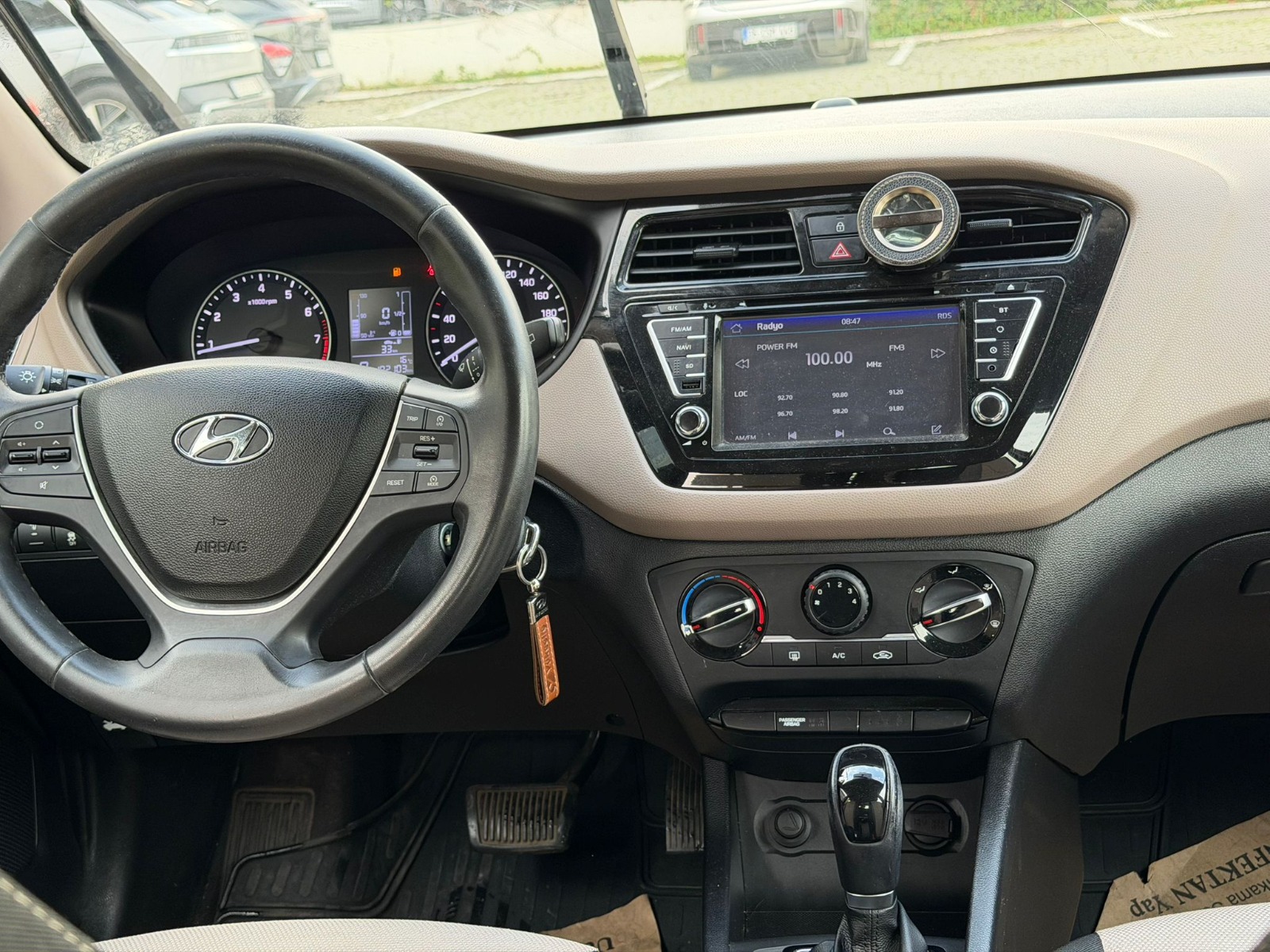 2.El Hyundai i20 Hatchback 1.4 MPI Elite Otomatik | Otomatik & Benzin | Kırmızı | İzmir.2el 2016 Benzin Otomatik Hyundai i20 Kırmızı Yükseliş Nakil Araçları Turizm Ticaret ve Sanayi Anonim Şirketi