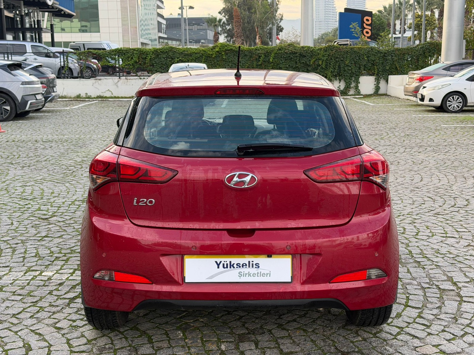 2.El Hyundai i20 Hatchback 1.4 MPI Elite Otomatik | Otomatik & Benzin | Kırmızı | İzmir.2el 2016 Benzin Otomatik Hyundai i20 Kırmızı Yükseliş Nakil Araçları Turizm Ticaret ve Sanayi Anonim Şirketi