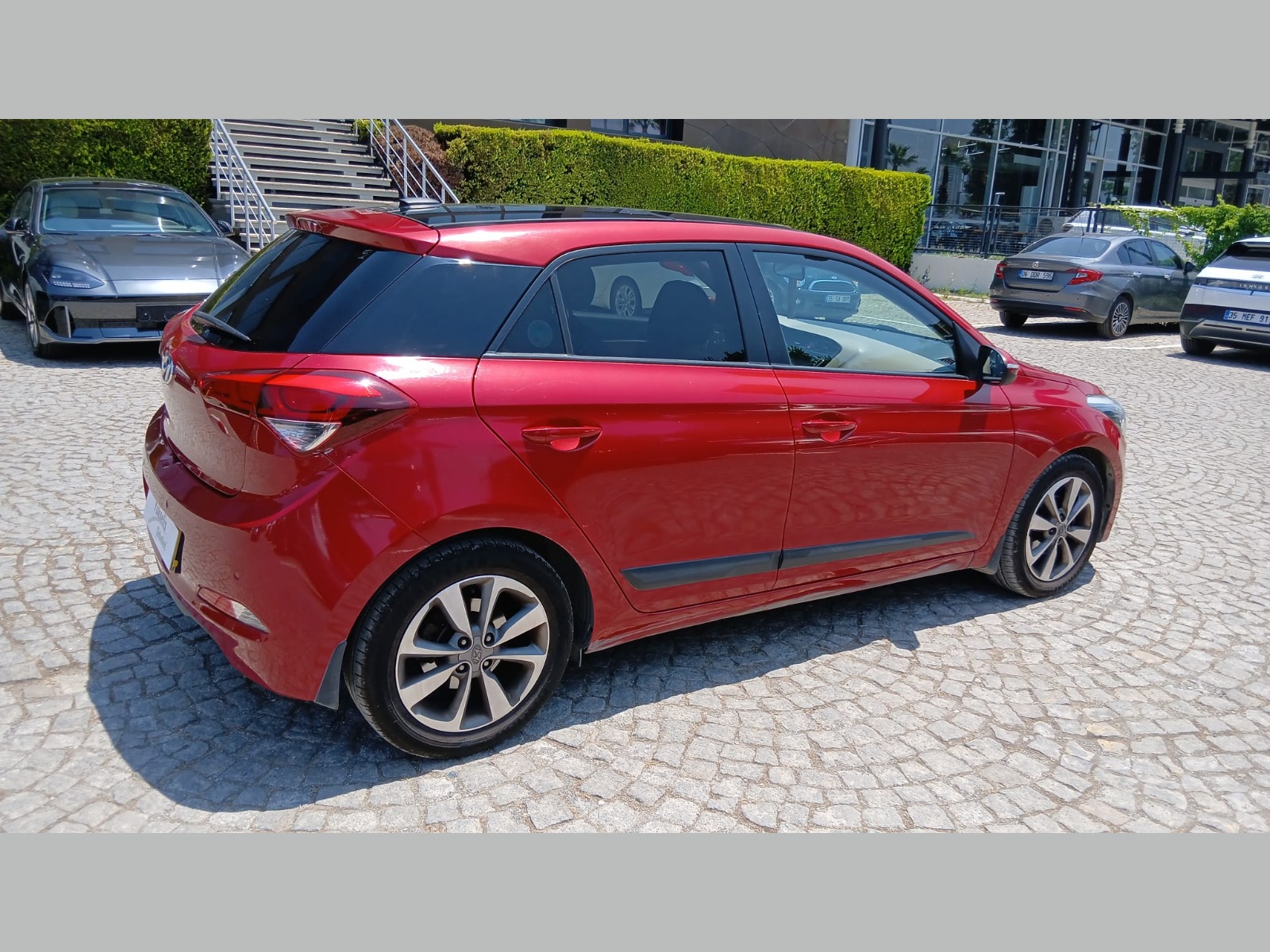 2017 Benzin + LPG Otomatik Hyundai i20 Kırmızı Yükseliş Nakil Araçları Turizm Ticaret ve Sanayi Anonim Şirketi