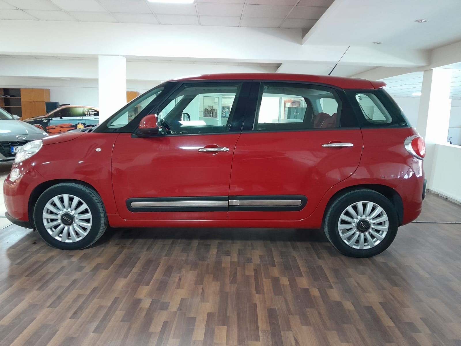 2015 Dizel Otomatik Fiat 500 L Kırmızı Yükseliş Nakil Araçları Turizm Ticaret ve Sanayi Anonim Şirketi