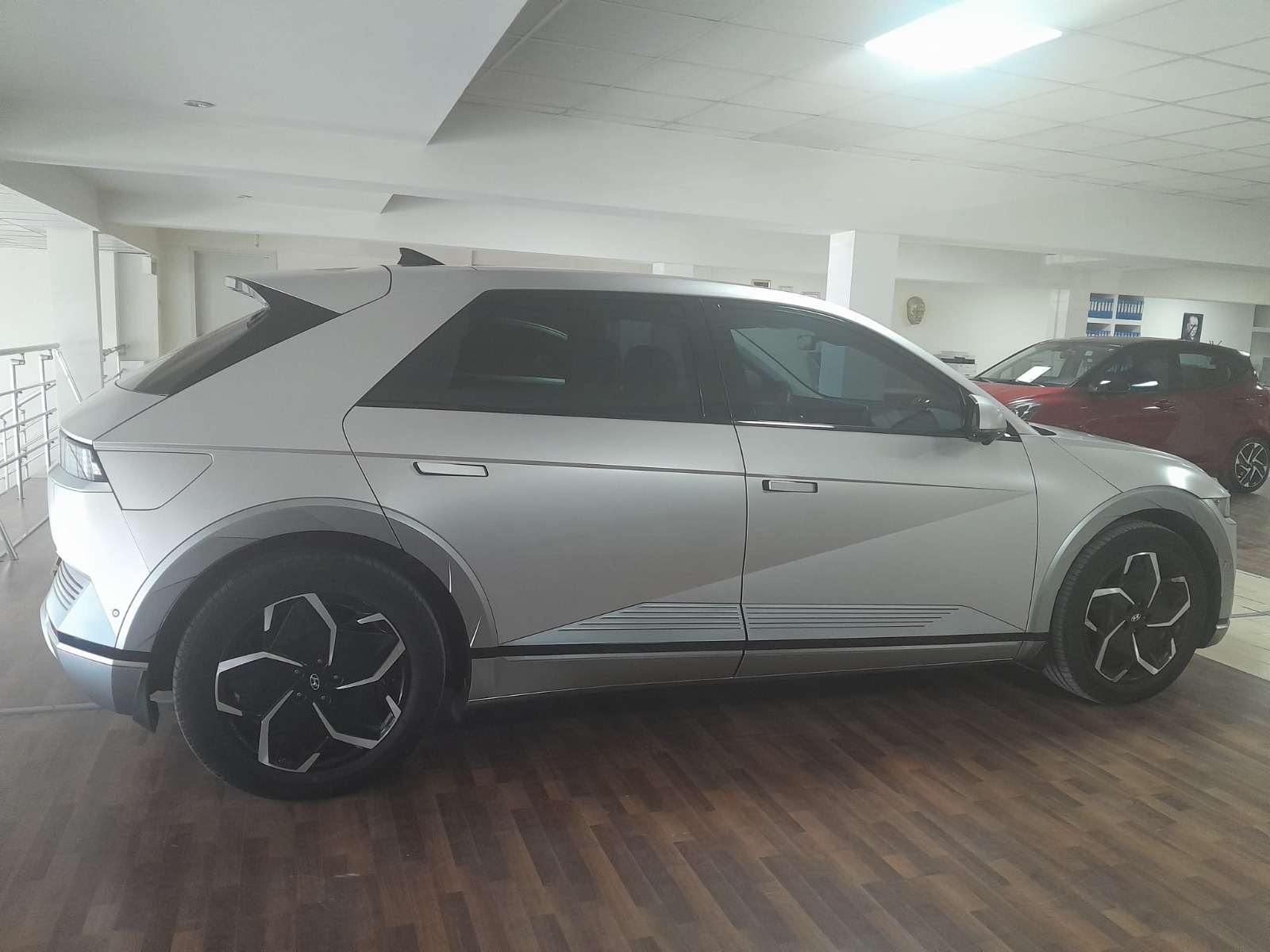 2.El Hyundai Ioniq 5 Crossover 125kW 4x2 Progressive Otomatik | Otomatik & Elektrik | Gri | İzmir.2el 2023 Elektrik Otomatik Hyundai Ioniq 5 Gri Yükseliş Nakil Araçları Turizm Ticaret ve Sanayi Anonim Şirketi