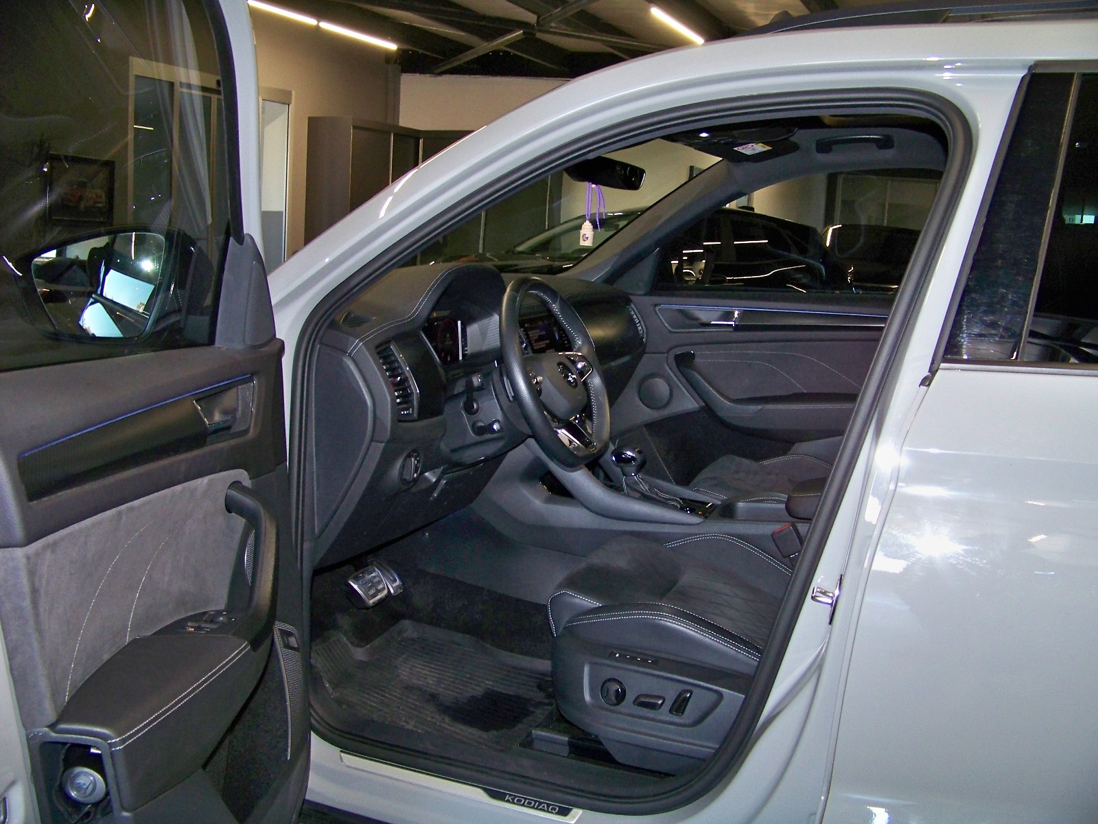 2023 Benzin Otomatik Skoda Kodiaq Gri Yüzbaşıoğlu Otomotiv Mam. San ve Tic A.Ş.