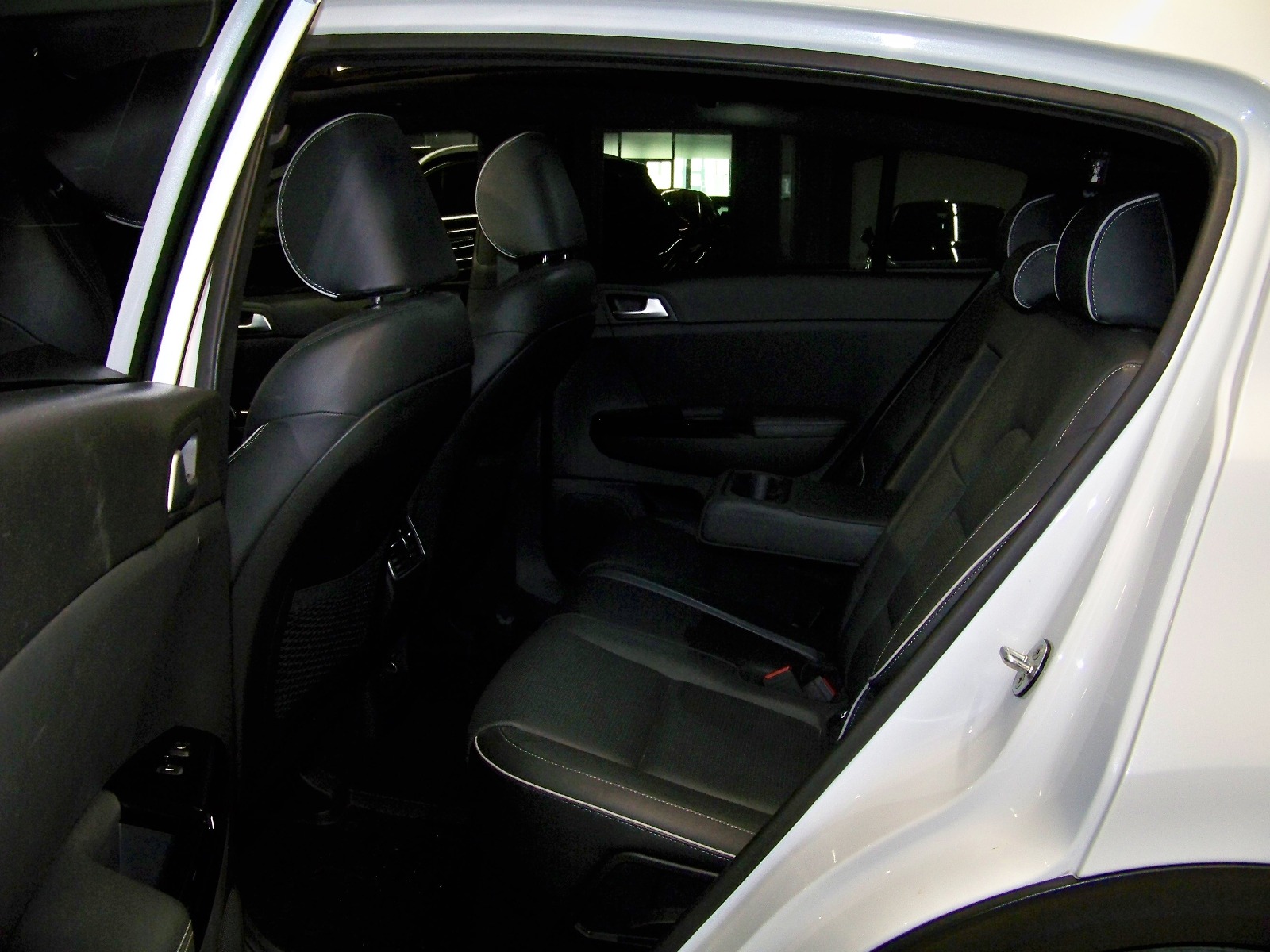 2016 Benzin Otomatik Kia Sportage Beyaz Yüzbaşıoğlu Otomotiv Mam. San ve Tic A.Ş.