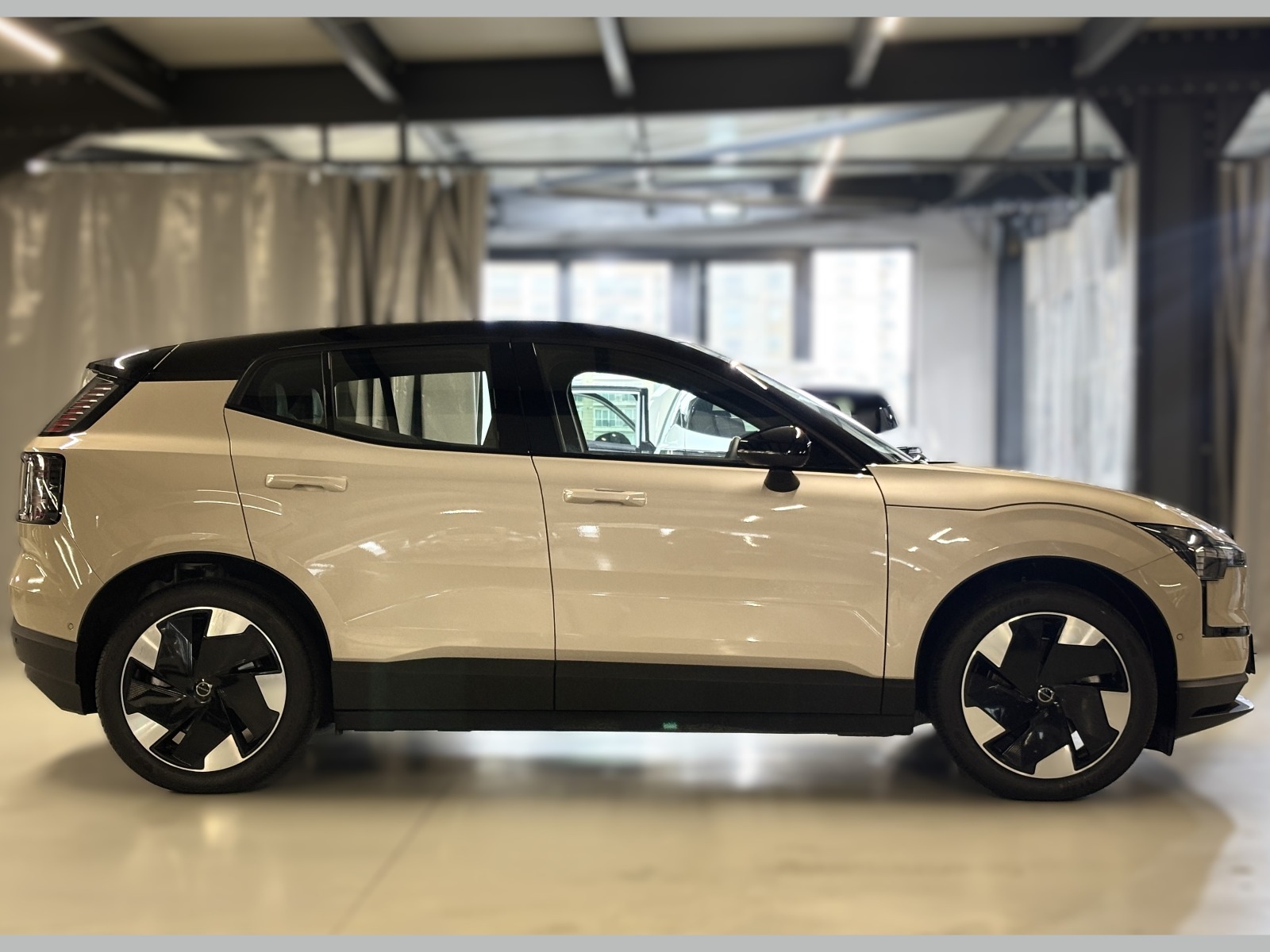 2025 Elektrik Otomatik Volvo EX30 Kahverengi Yüzbaşıoğlu Otomotiv Mam. San ve Tic A.Ş.