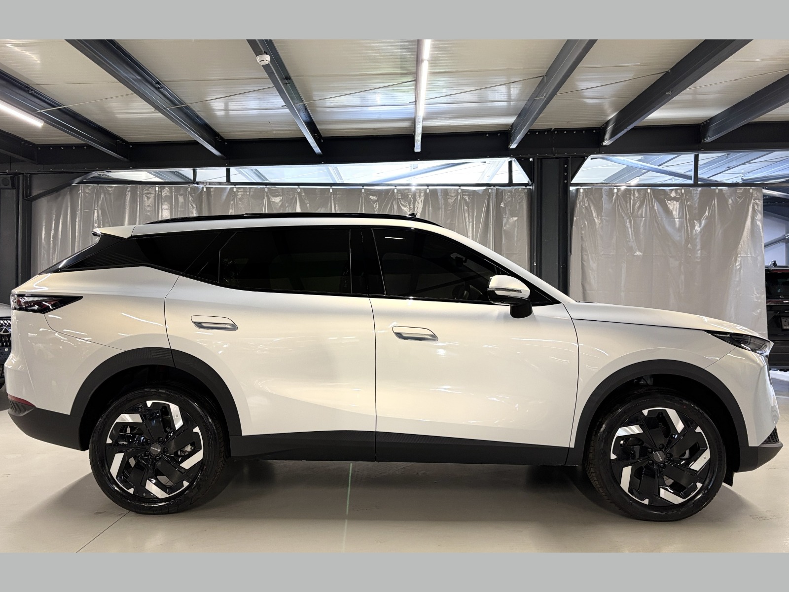 2026 Benzin Otomatik Omoda 7 Gümüş Gri Yüzbaşıoğlu Otomotiv Mam. San ve Tic A.Ş.