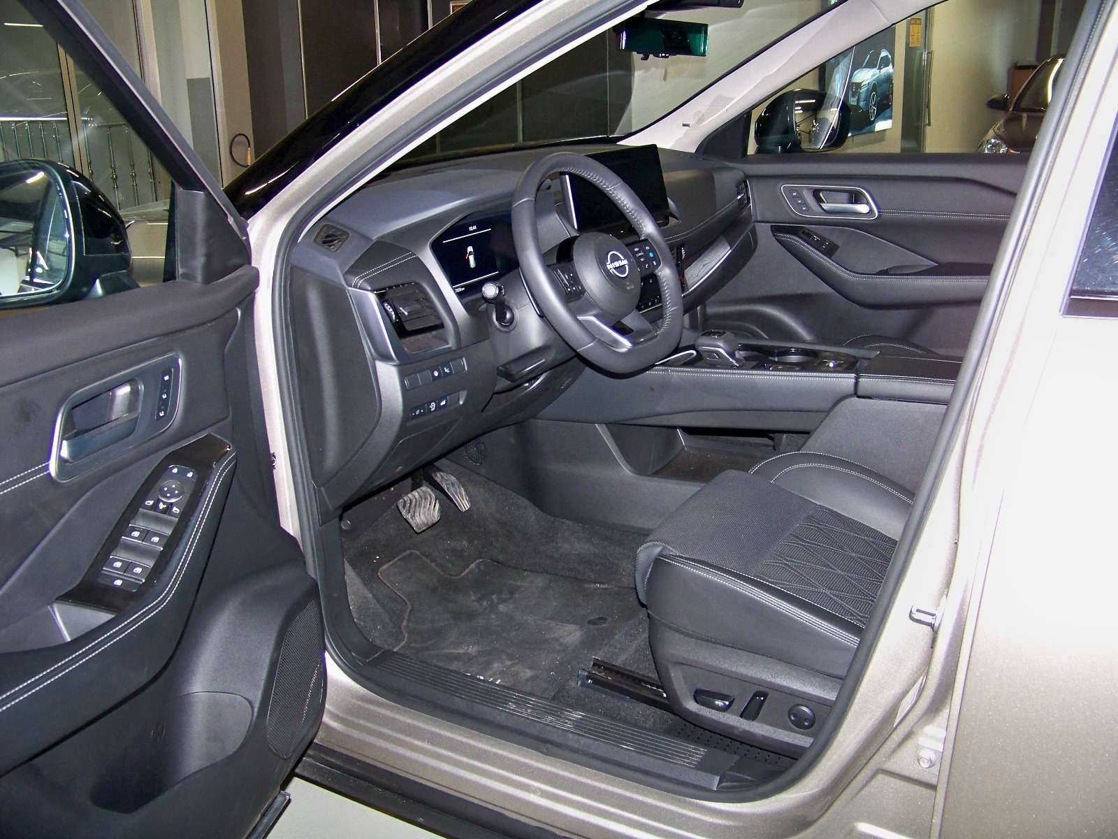 2024 MHEV Otomatik Nissan X-Trail Gümüş Gri Yüzbaşıoğlu Otomotiv Mam. San ve Tic A.Ş.