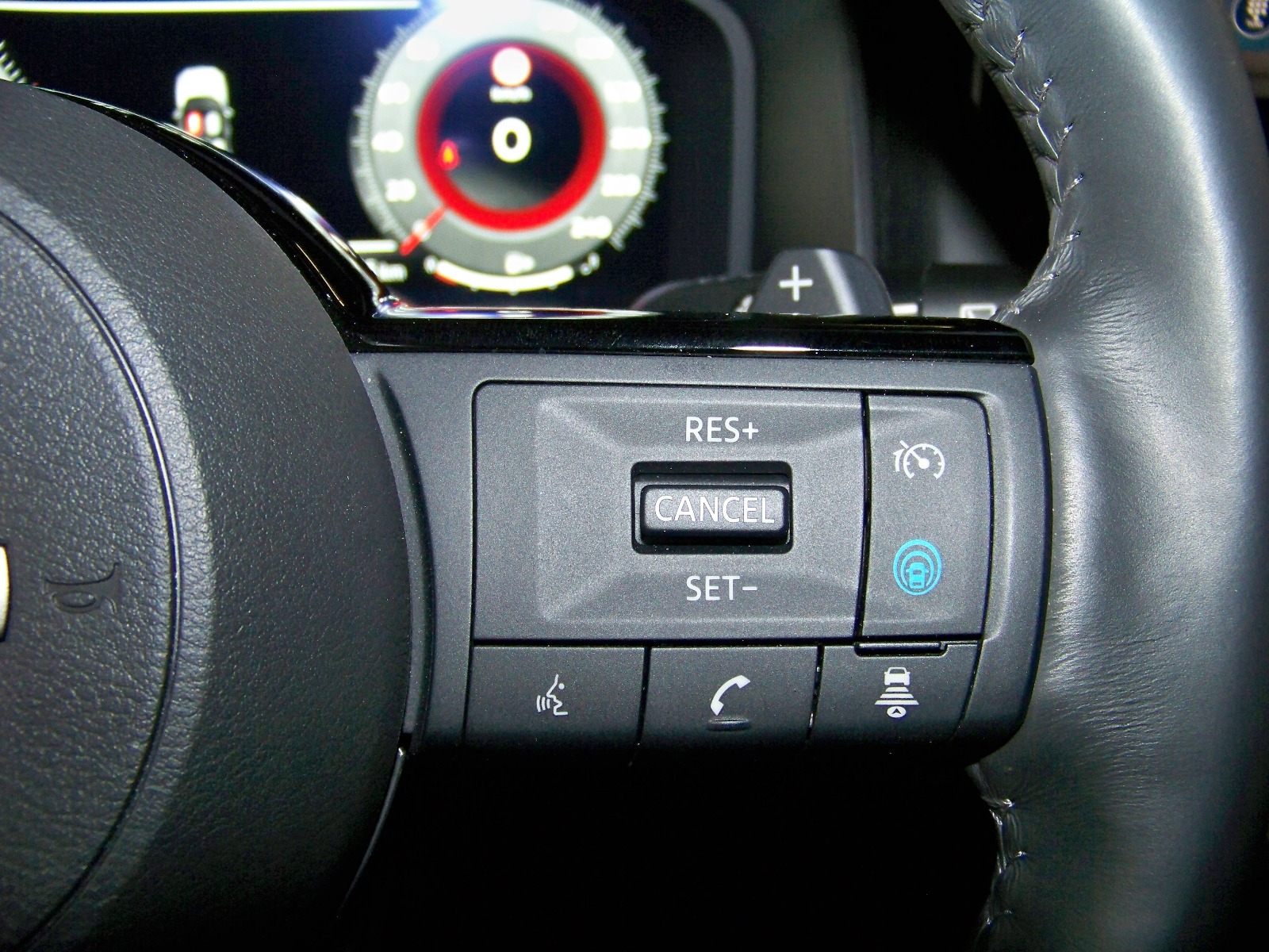 2024 MHEV Otomatik Nissan X-Trail Gümüş Gri Yüzbaşıoğlu Otomotiv Mam. San ve Tic A.Ş.