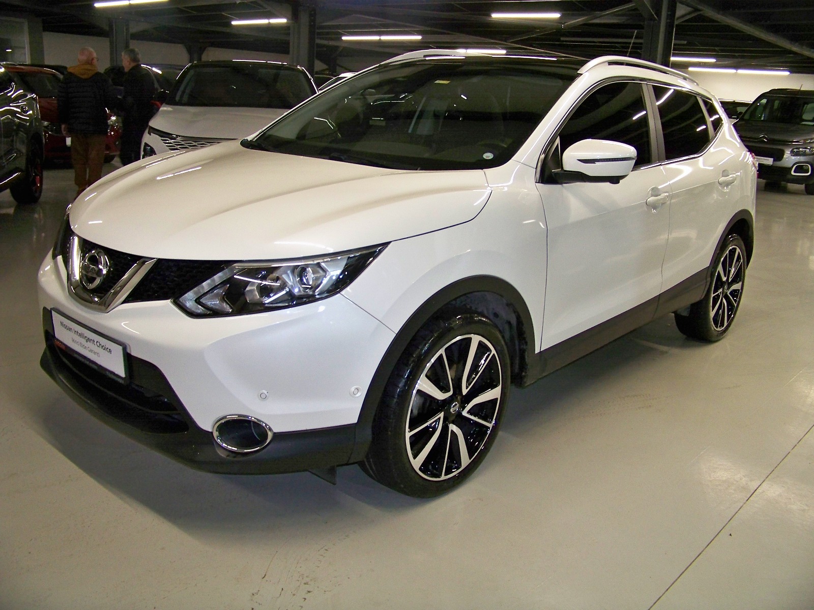 2016 Benzin Otomatik Nissan Qashqai Beyaz Yüzbaşıoğlu Otomotiv Mam. San ve Tic A.Ş.