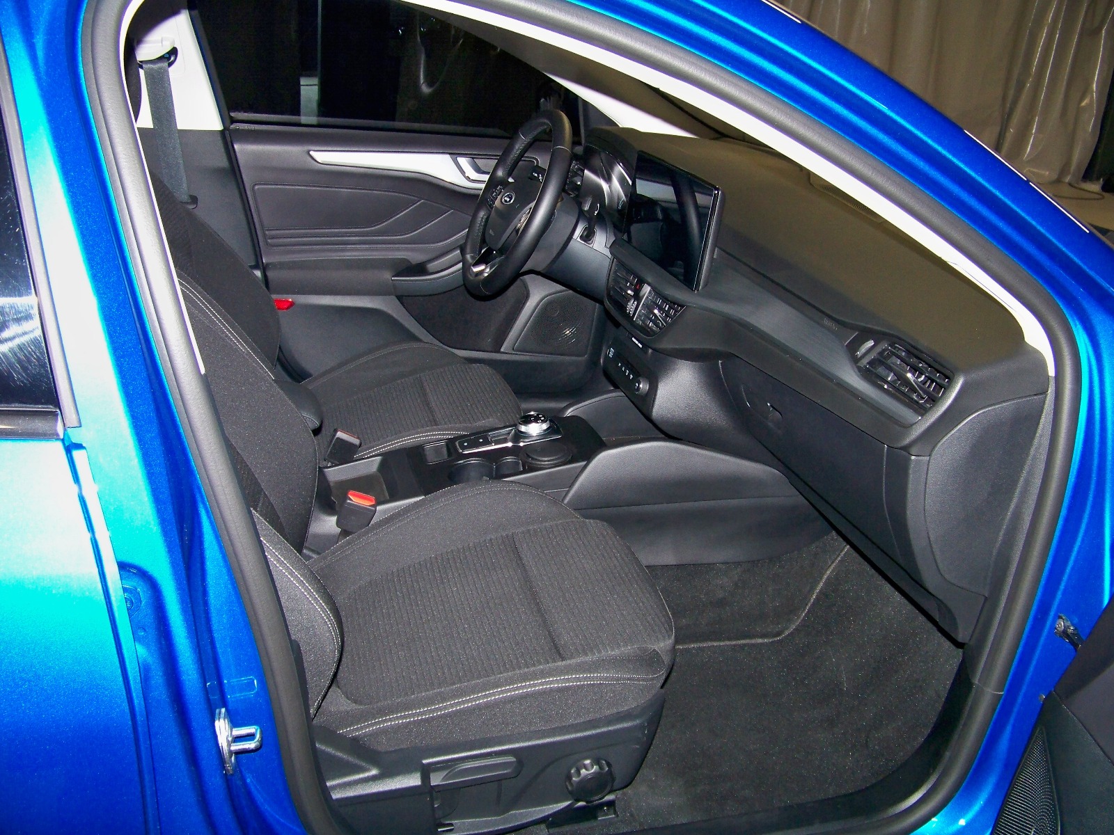 2024 Dizel Otomatik Ford Focus Mavi Yüzbaşıoğlu Otomotiv Mam. San ve Tic A.Ş.
