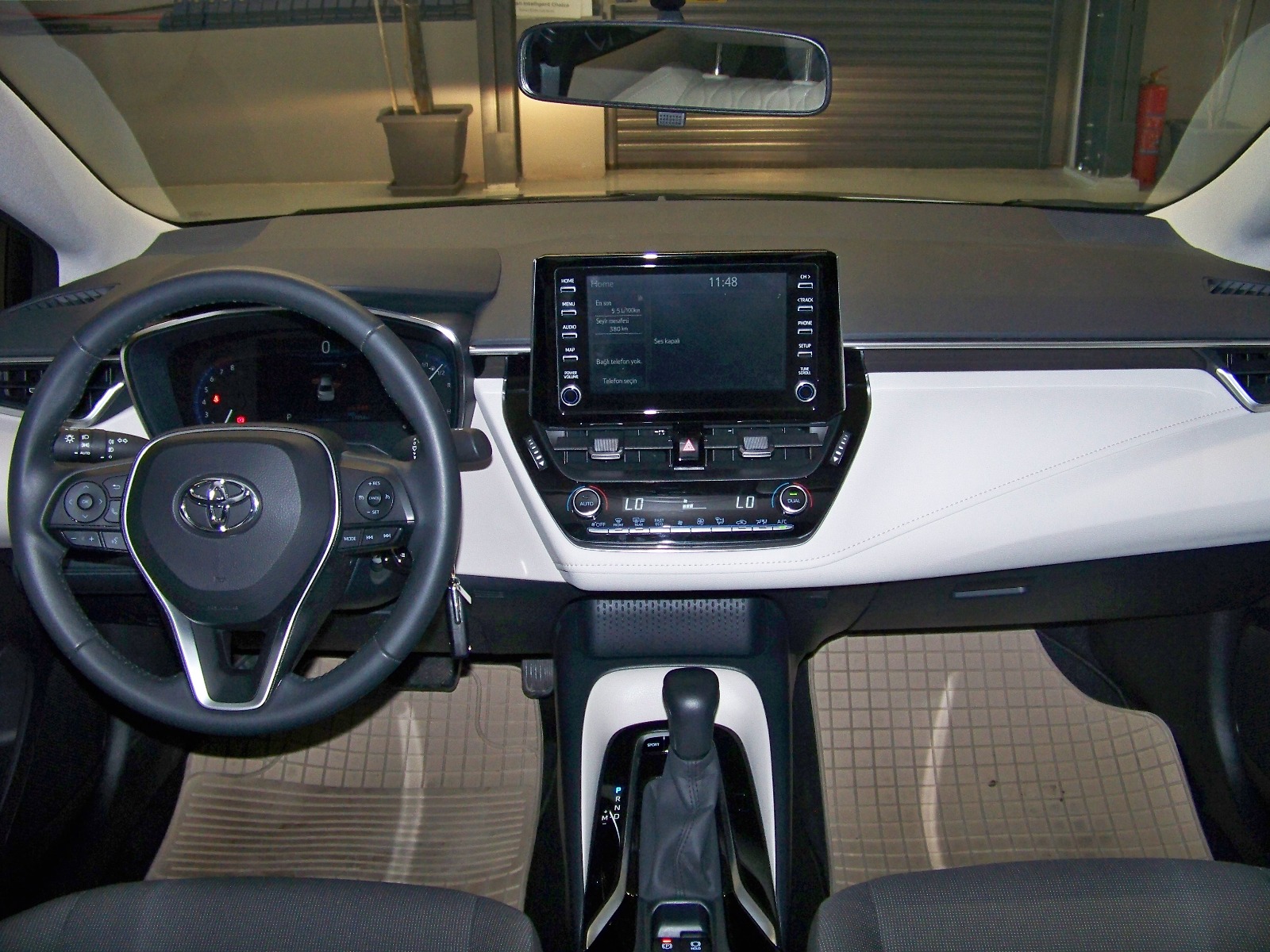 2022 Benzin Otomatik Toyota Corolla Gri Yüzbaşıoğlu Otomotiv Mam. San ve Tic A.Ş.