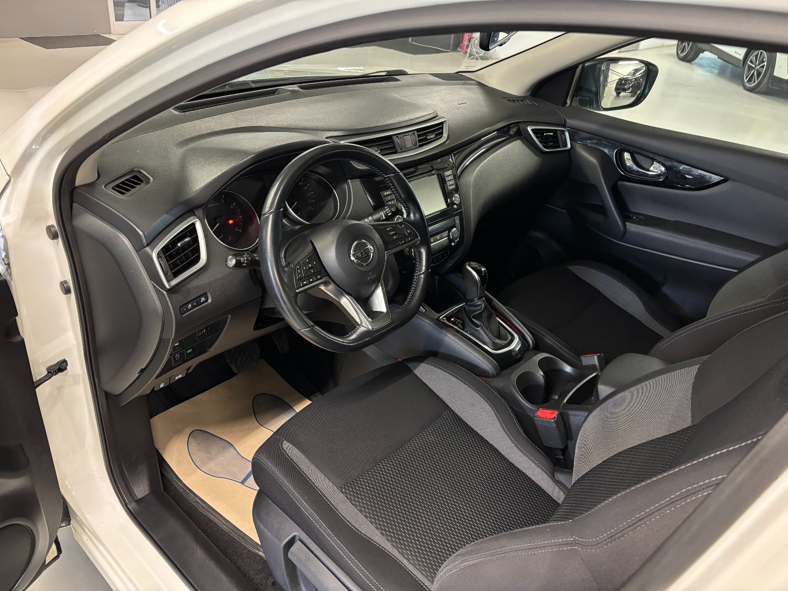 2019 Benzin Otomatik Nissan Qashqai Beyaz Yüzbaşıoğlu Otomotiv Mam. San ve Tic A.Ş.