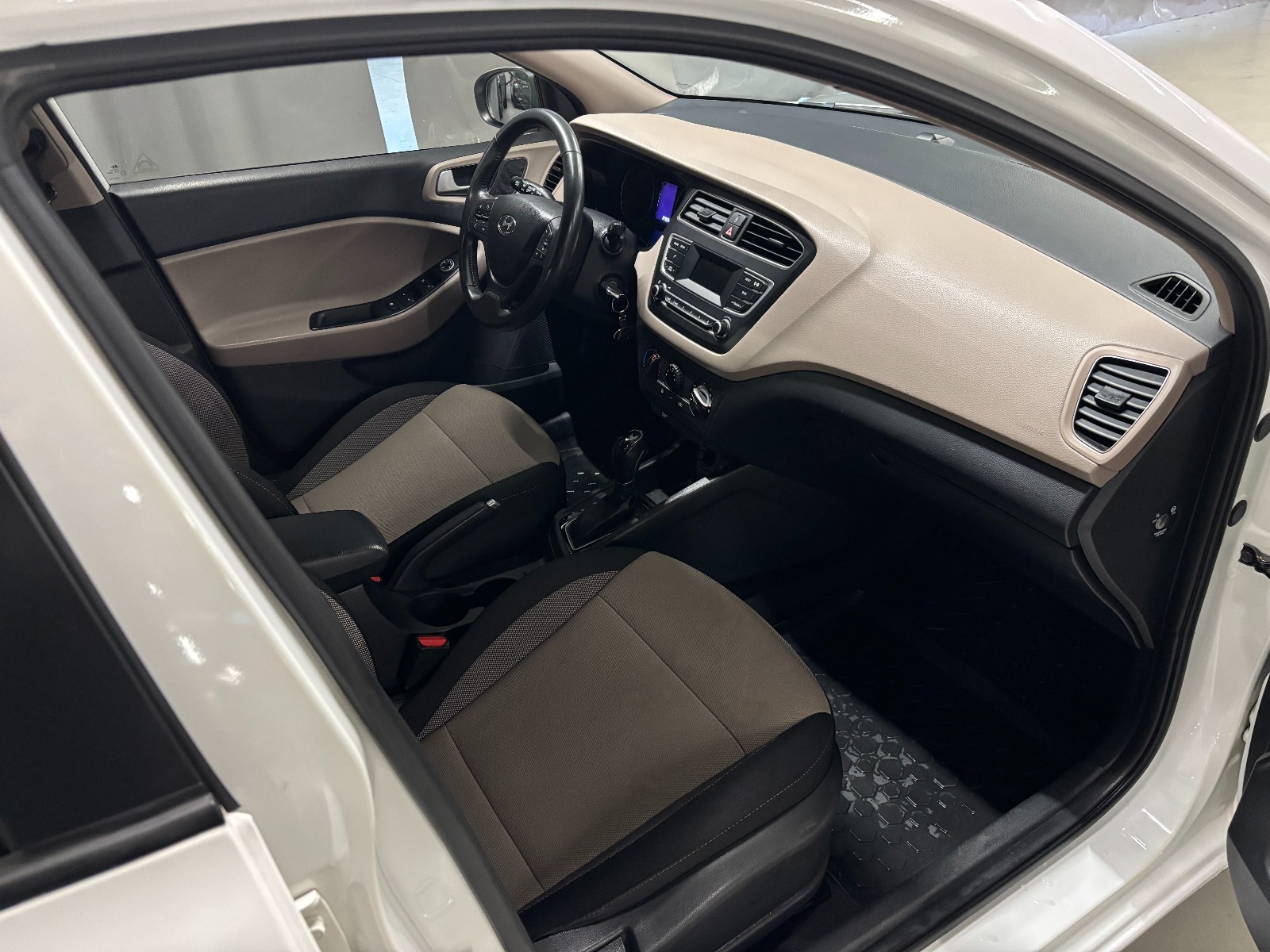 2019 Benzin Otomatik Hyundai i20 Beyaz Yüzbaşıoğlu Otomotiv Mam. San ve Tic A.Ş.