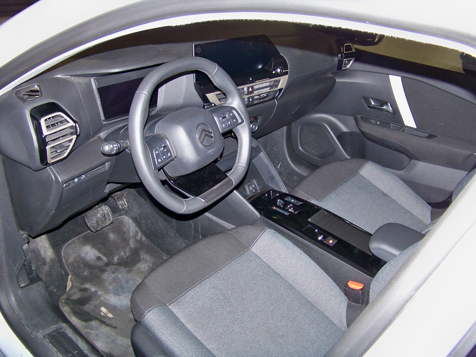 2025 Benzin Otomatik Citroen C4 X Beyaz Yüzbaşıoğlu Otomotiv Mam. San ve Tic A.Ş.