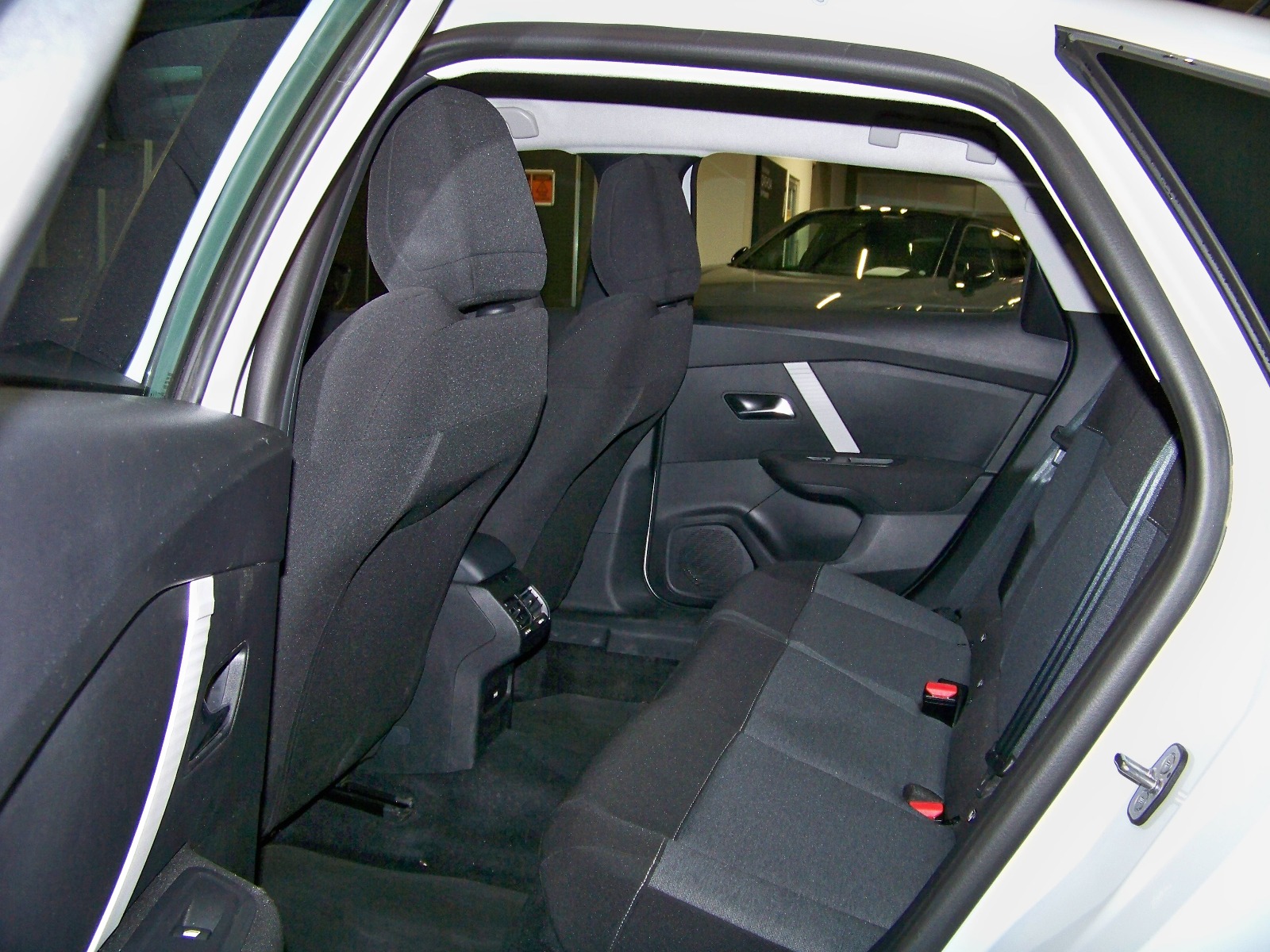 2025 Benzin Otomatik Citroen C4 X Beyaz Yüzbaşıoğlu Otomotiv Mam. San ve Tic A.Ş.