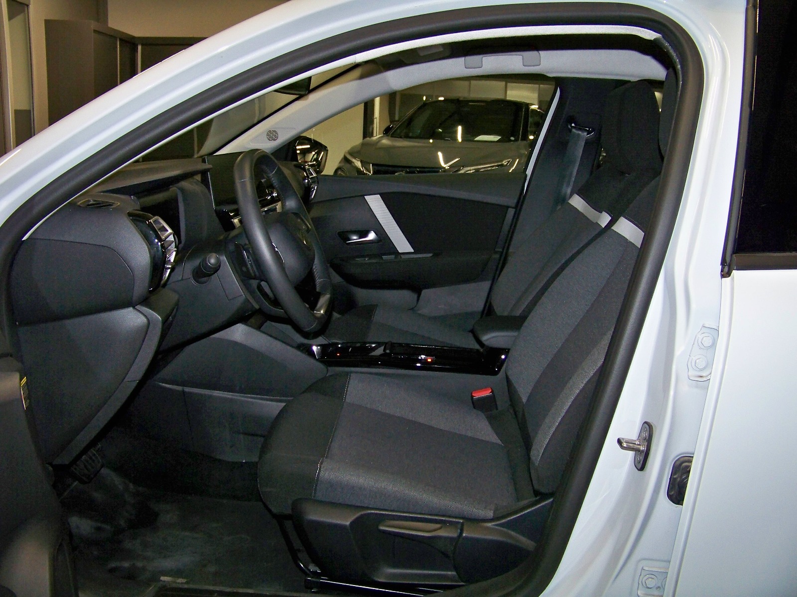 2025 Benzin Otomatik Citroen C4 X Beyaz Yüzbaşıoğlu Otomotiv Mam. San ve Tic A.Ş.