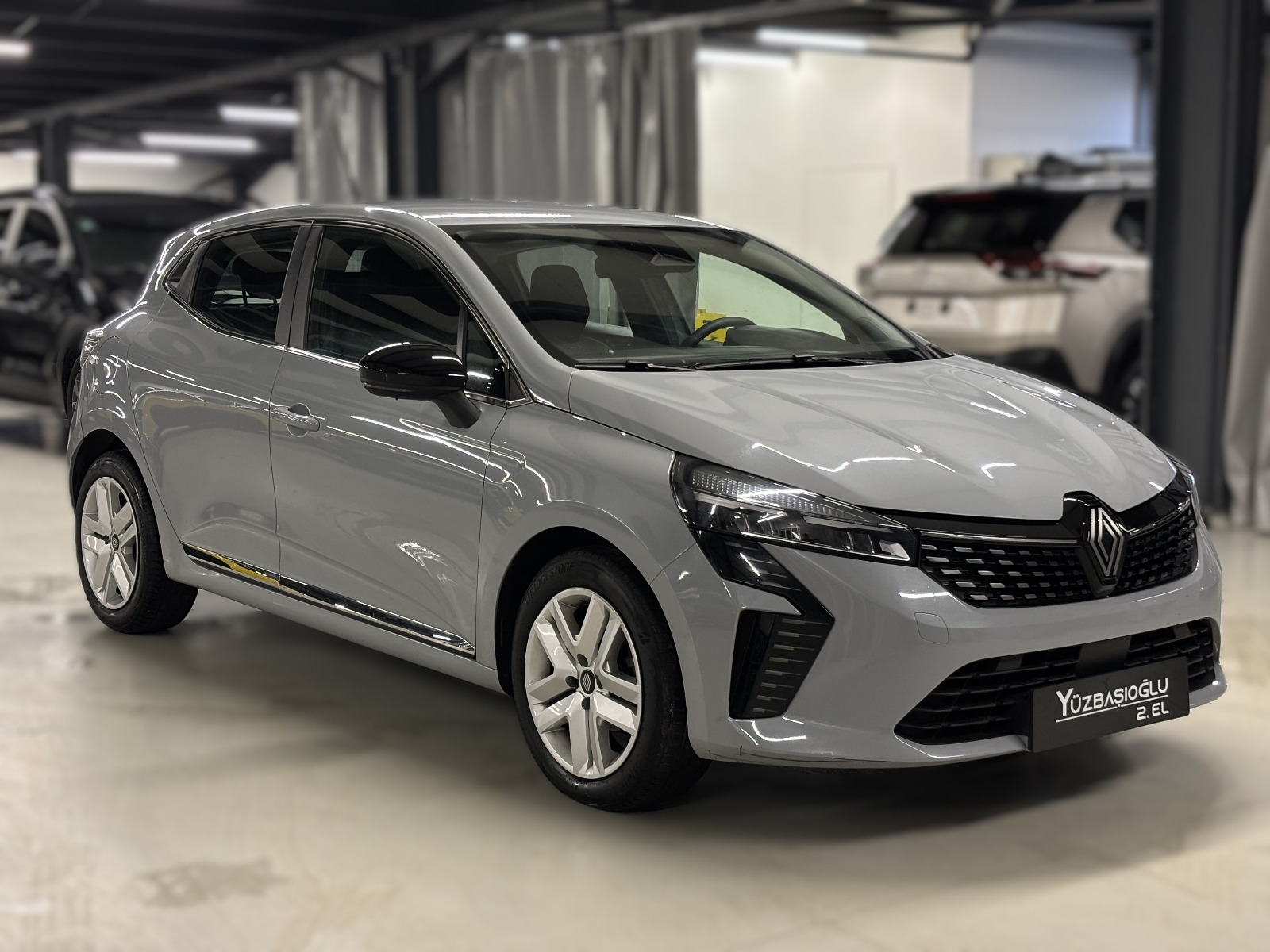 2025 Benzin Otomatik Renault Clio Gri Yüzbaşıoğlu Otomotiv Mam. San ve Tic A.Ş.