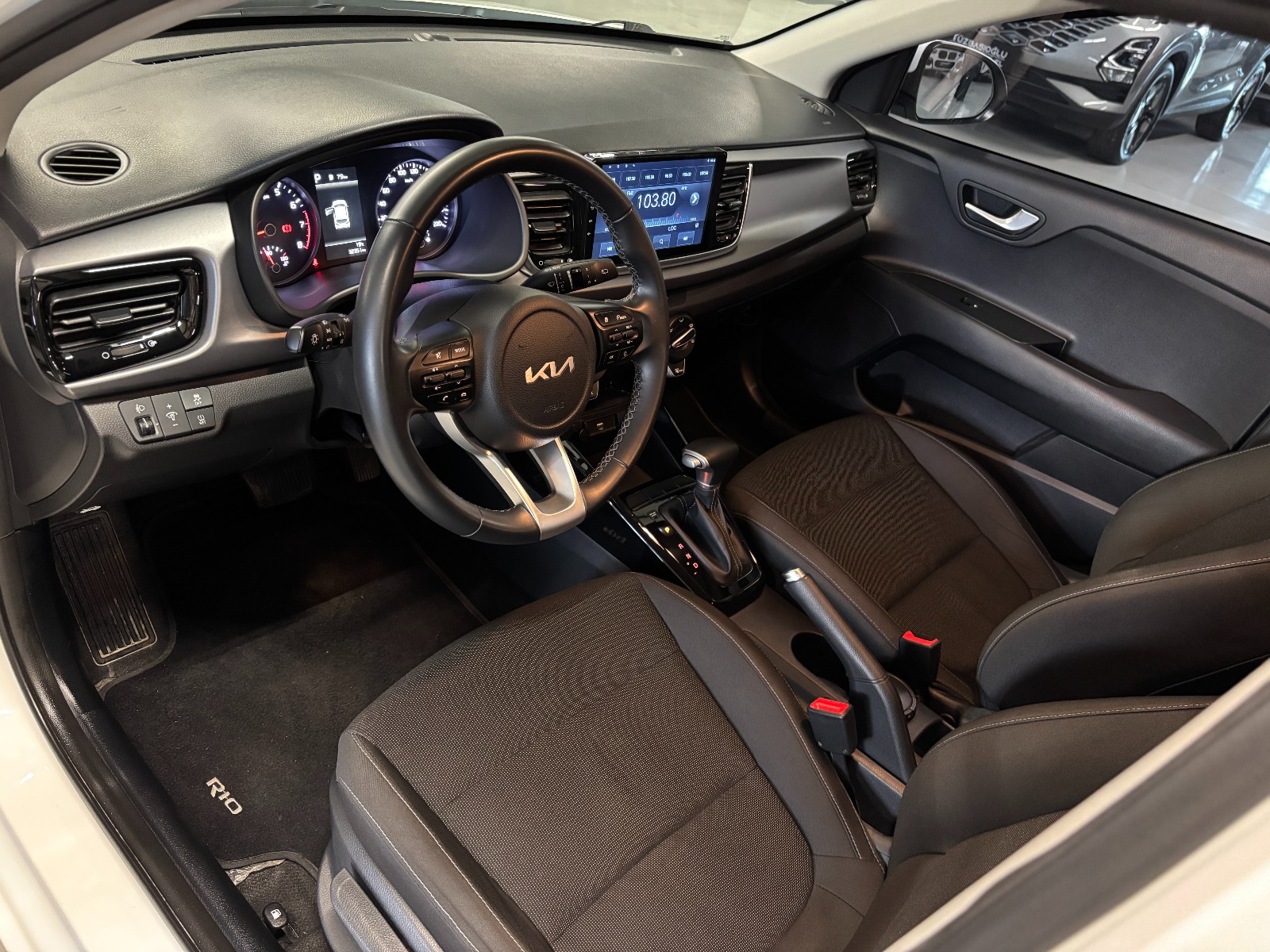 2021 Benzin Otomatik Kia Rio Beyaz Yüzbaşıoğlu Otomotiv Mam. San ve Tic A.Ş.