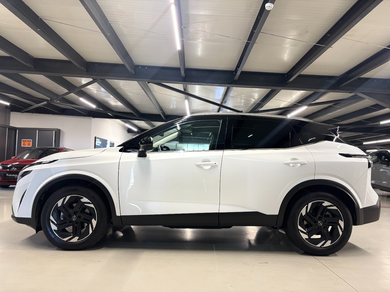 2025 Benzin Otomatik Nissan Qashqai Beyaz Yüzbaşıoğlu Otomotiv Mam. San ve Tic A.Ş.