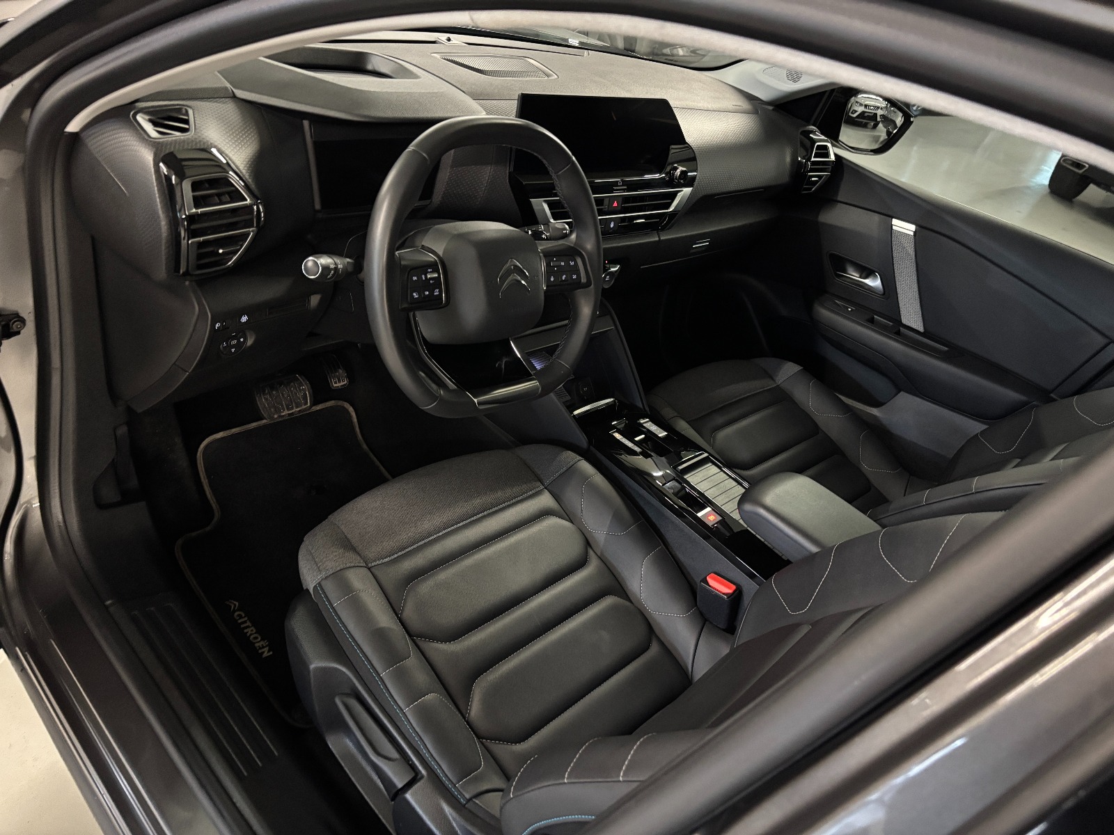 2022 Benzin Otomatik Citroen C4 Gri Yüzbaşıoğlu Otomotiv Mam. San ve Tic A.Ş.