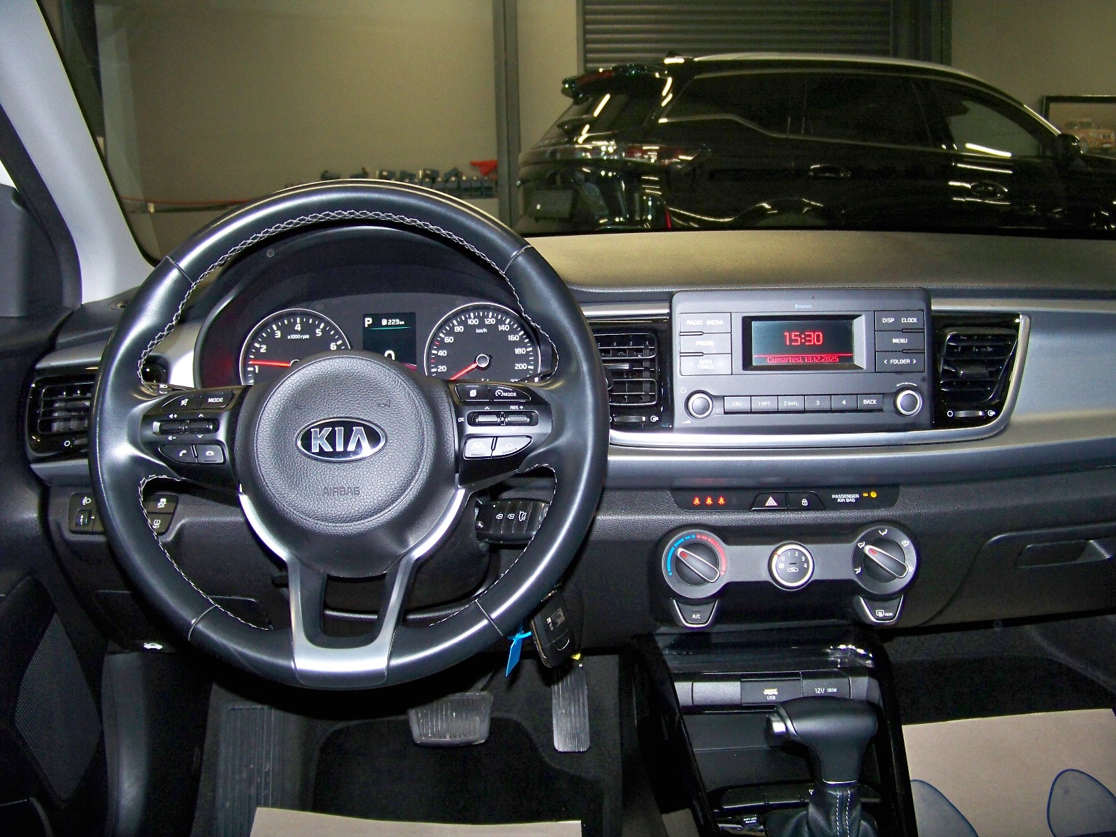 2020 Benzin Otomatik Kia Rio Beyaz Yüzbaşıoğlu Otomotiv Mam. San ve Tic A.Ş.