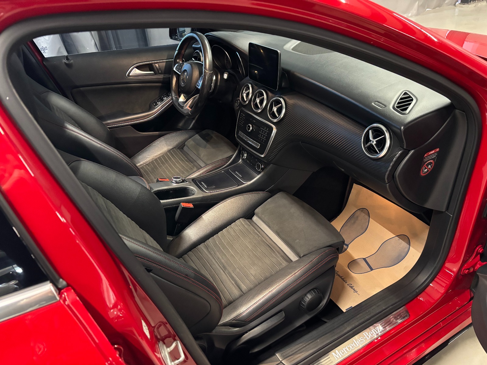 2017 Benzin Otomatik Mercedes-Benz A Kırmızı Yüzbaşıoğlu Otomotiv Mam. San ve Tic A.Ş.