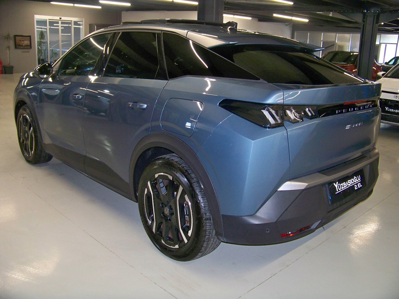 2024 Elektrik Otomatik Peugeot e-3008 Mavi Yüzbaşıoğlu Otomotiv Mam. San ve Tic A.Ş.