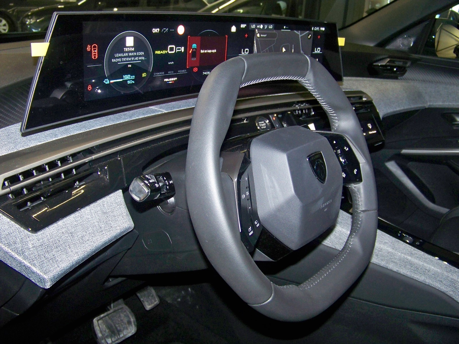 2024 Elektrik Otomatik Peugeot e-3008 Mavi Yüzbaşıoğlu Otomotiv Mam. San ve Tic A.Ş.