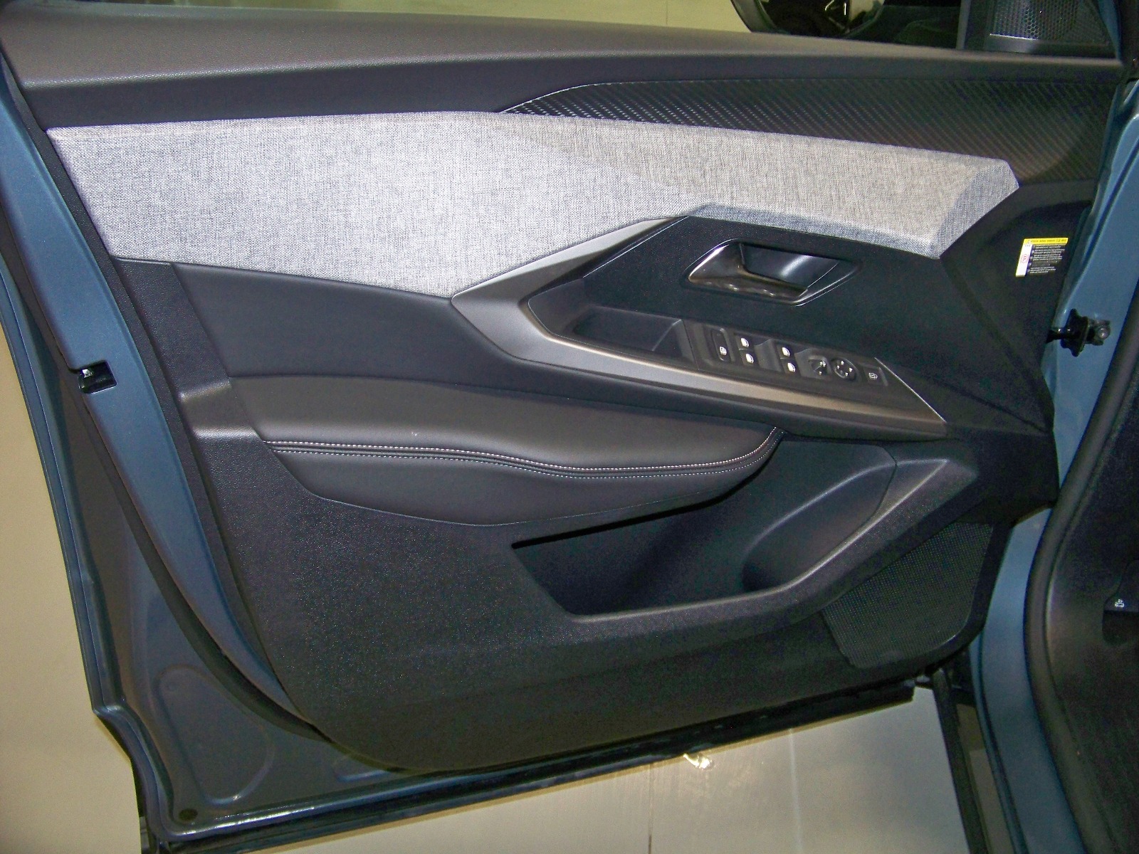 2024 Elektrik Otomatik Peugeot e-3008 Mavi Yüzbaşıoğlu Otomotiv Mam. San ve Tic A.Ş.