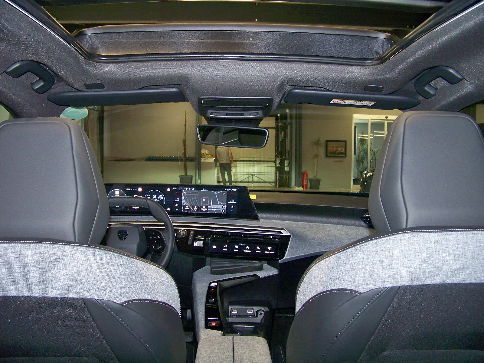 2024 Elektrik Otomatik Peugeot e-3008 Mavi Yüzbaşıoğlu Otomotiv Mam. San ve Tic A.Ş.