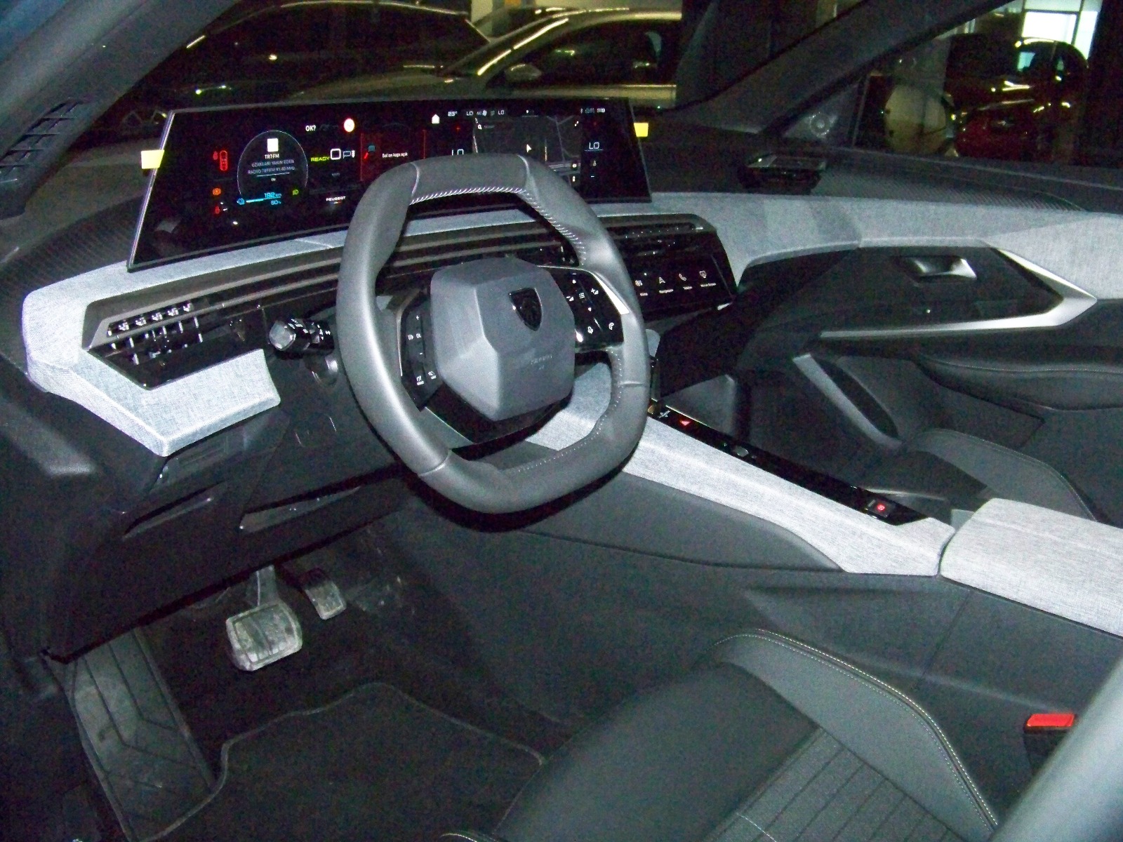 2024 Elektrik Otomatik Peugeot e-3008 Mavi Yüzbaşıoğlu Otomotiv Mam. San ve Tic A.Ş.