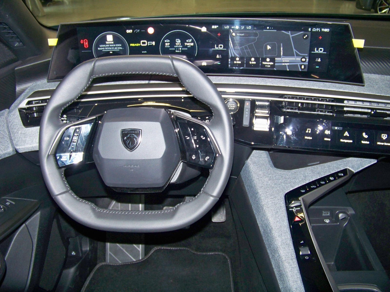 2024 Elektrik Otomatik Peugeot e-3008 Mavi Yüzbaşıoğlu Otomotiv Mam. San ve Tic A.Ş.