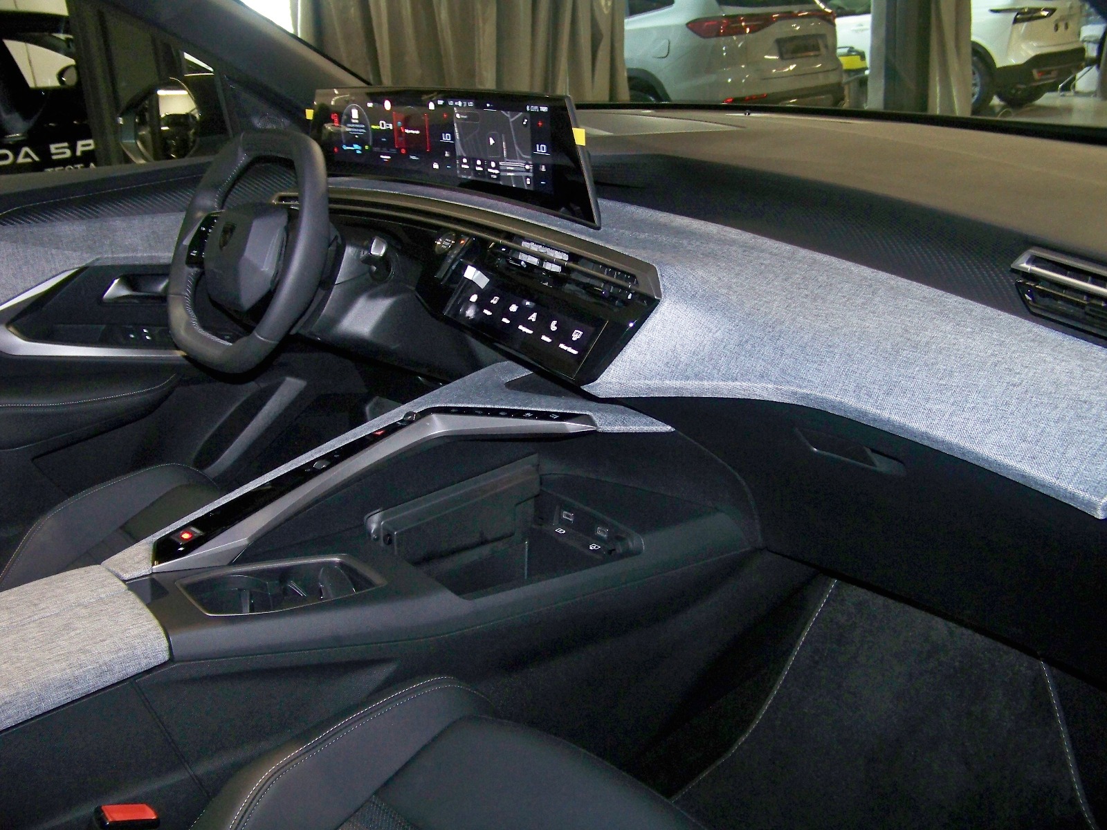 2024 Elektrik Otomatik Peugeot e-3008 Mavi Yüzbaşıoğlu Otomotiv Mam. San ve Tic A.Ş.