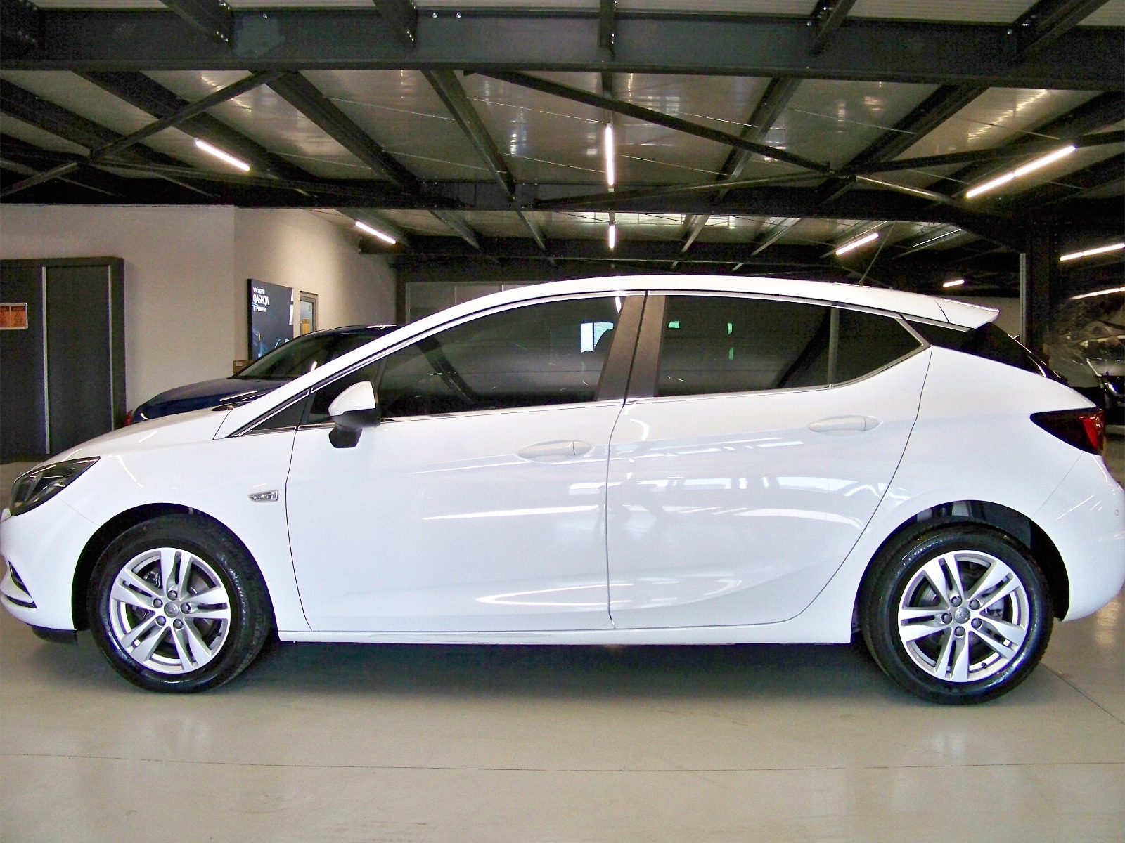 2018 Benzin Otomatik Opel Astra Beyaz Yüzbaşıoğlu Otomotiv Mam. San ve Tic A.Ş.