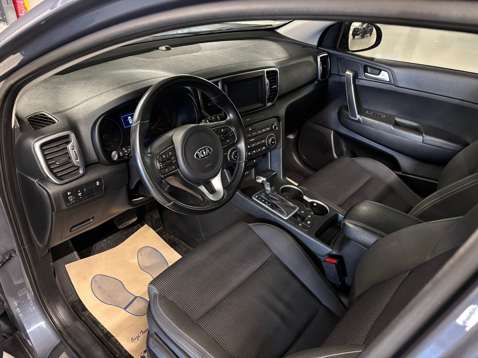 2016 Benzin Otomatik Kia Sportage Mavi Yüzbaşıoğlu Otomotiv Mam. San ve Tic A.Ş.