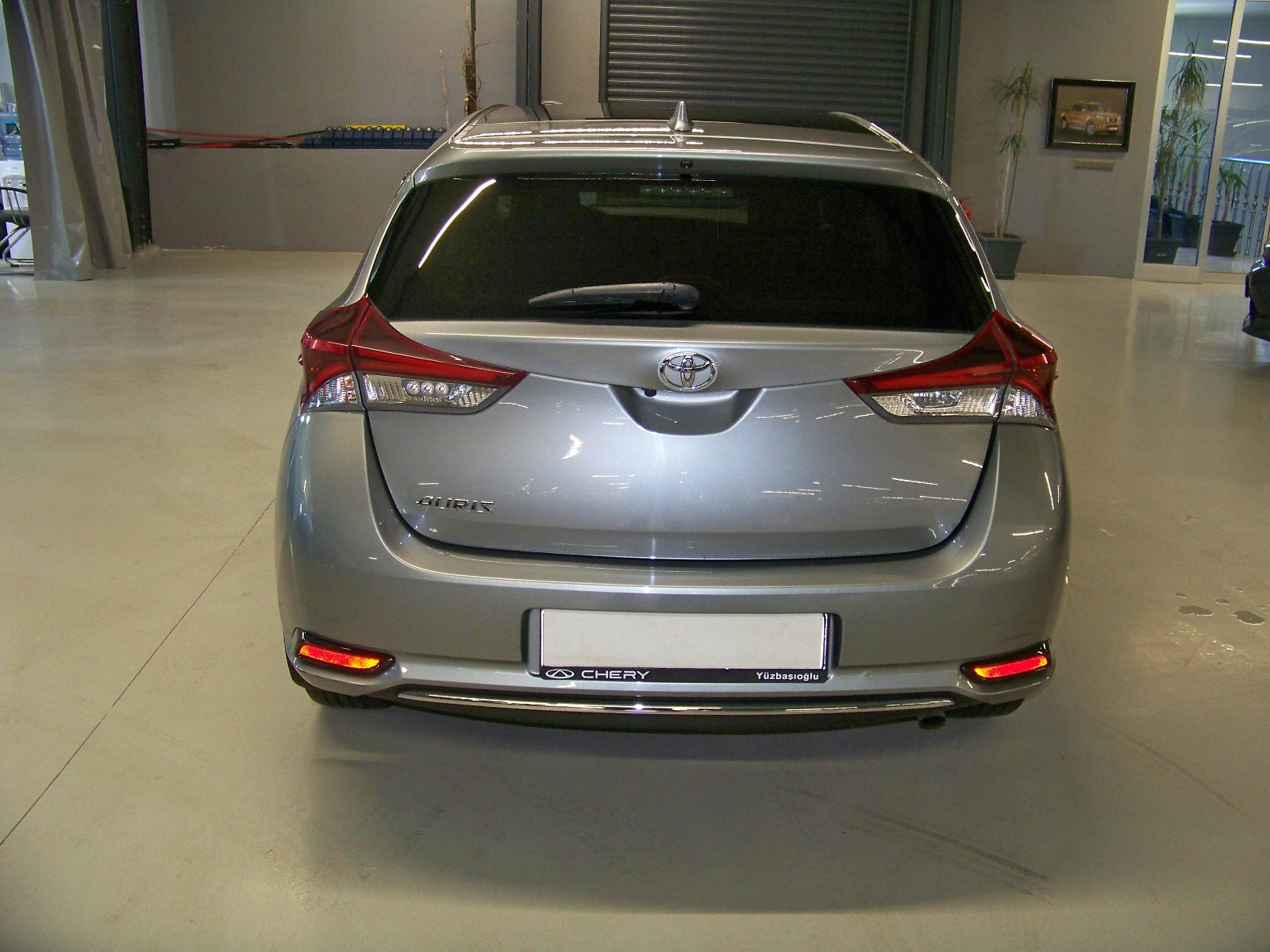 2018 Benzin Otomatik Toyota Auris Gri Yüzbaşıoğlu Otomotiv Mam. San ve Tic A.Ş.