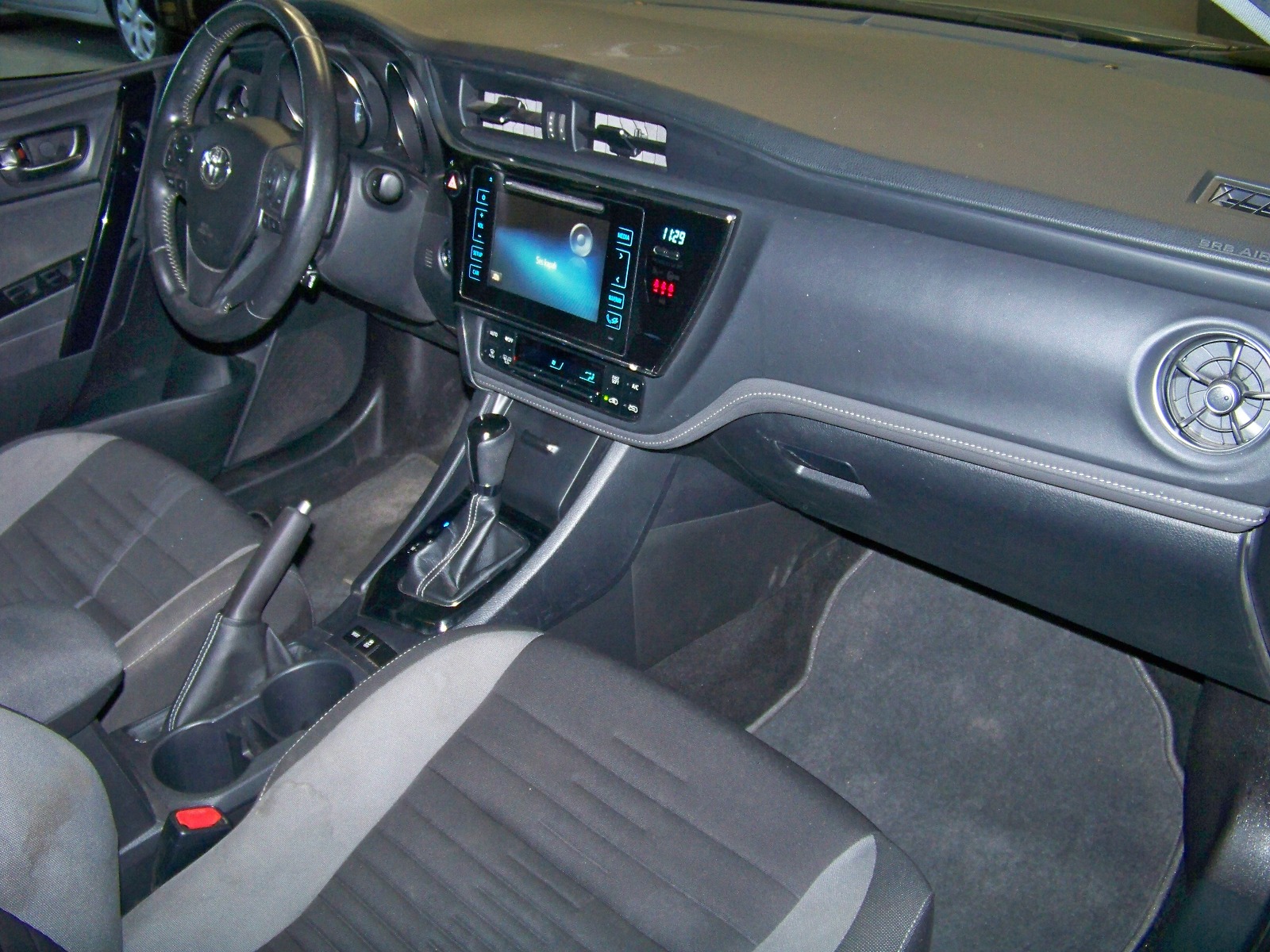 2018 Benzin Otomatik Toyota Auris Gri Yüzbaşıoğlu Otomotiv Mam. San ve Tic A.Ş.